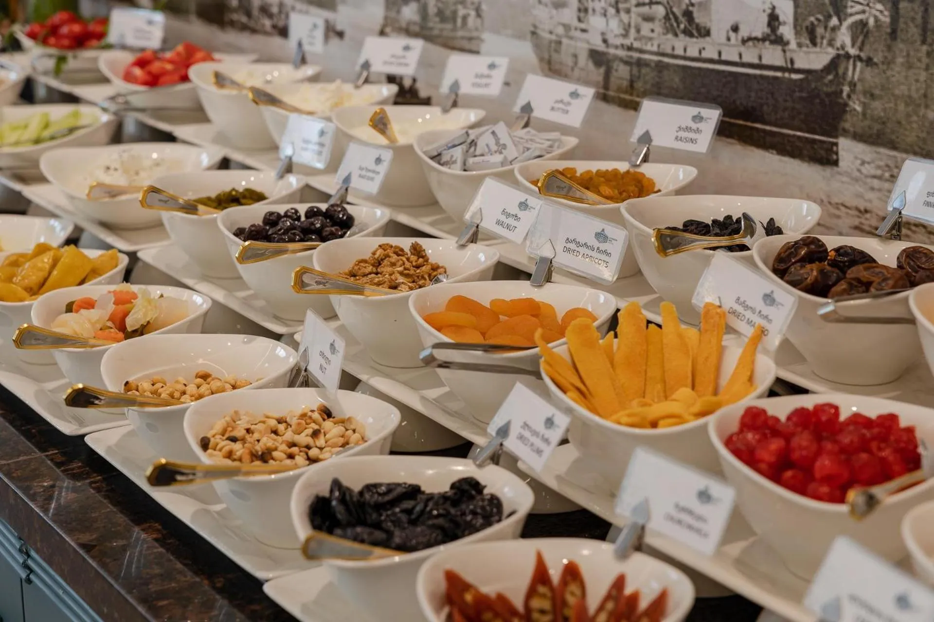 Restaurant/places to eat in Hotel London 1889 & Casino