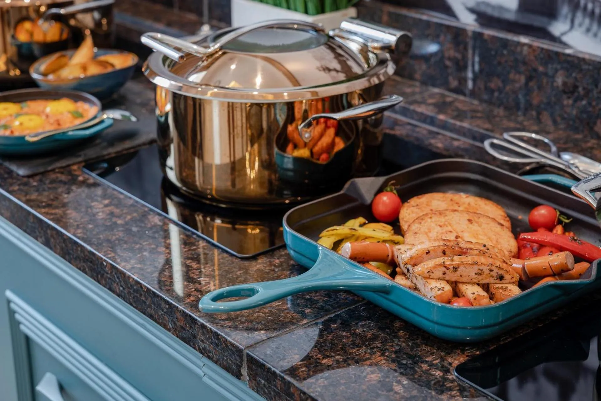 Restaurant/places to eat in Hotel London 1889 & Casino