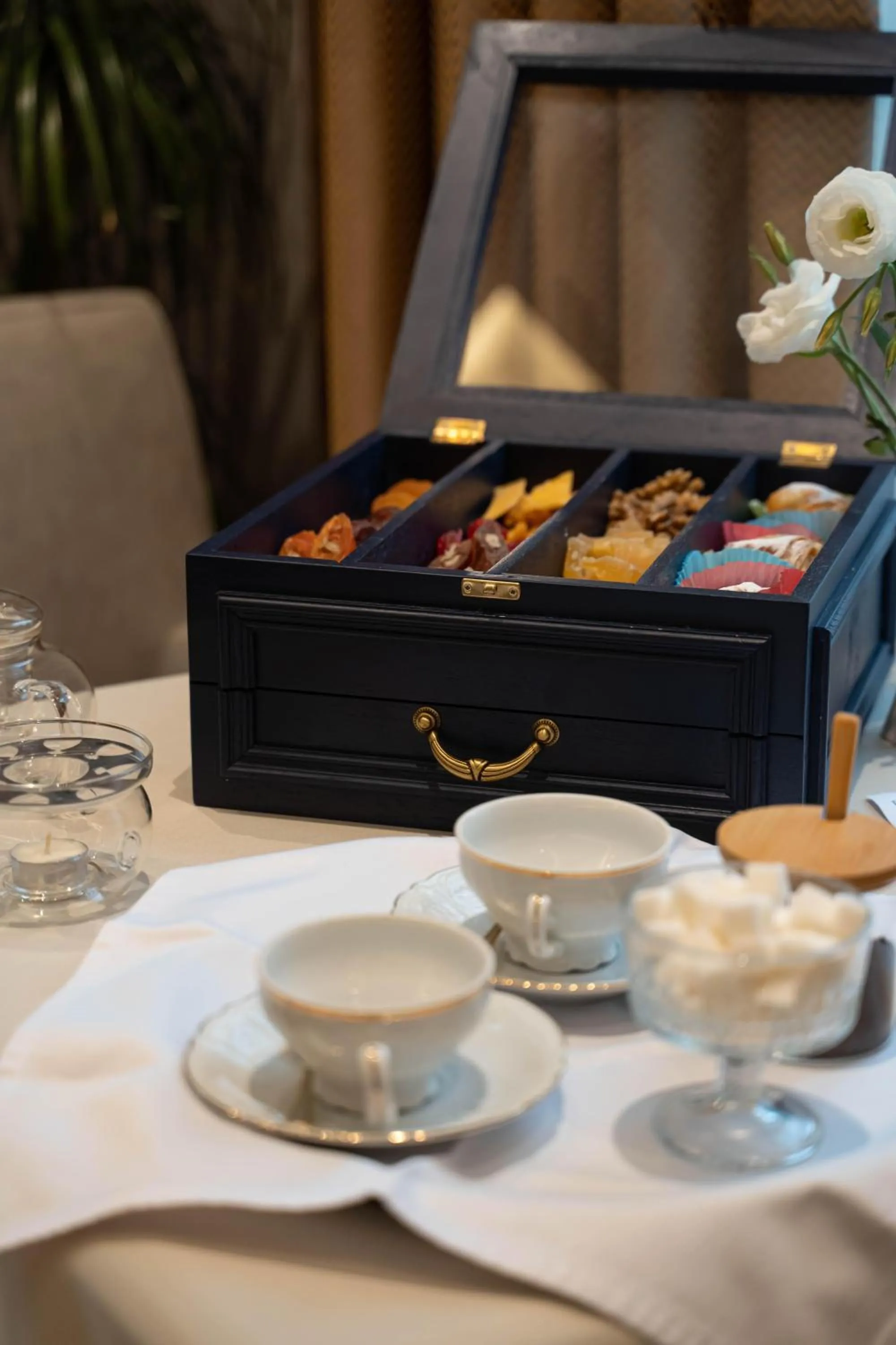 Restaurant/places to eat in Hotel London 1889 & Casino