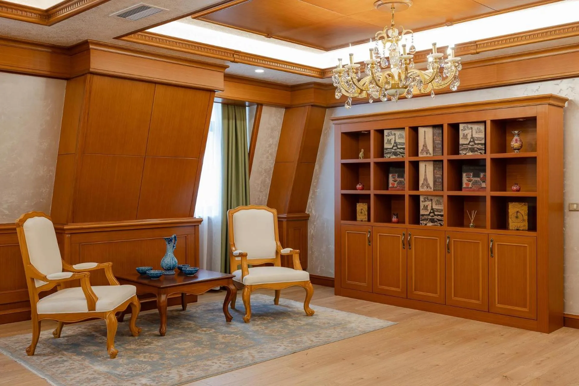 Photo of the whole room in Hotel London 1889 & Casino