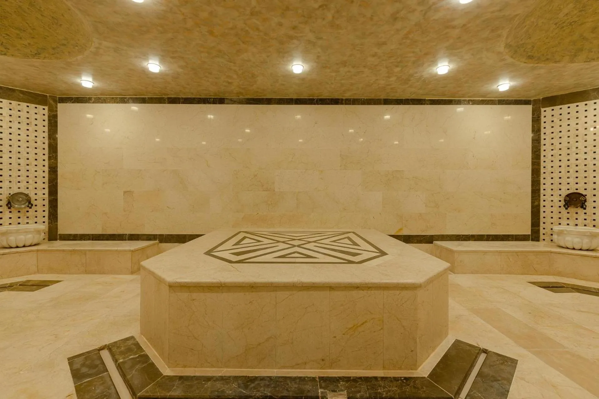 Spa and wellness centre/facilities in Hotel London 1889 & Casino