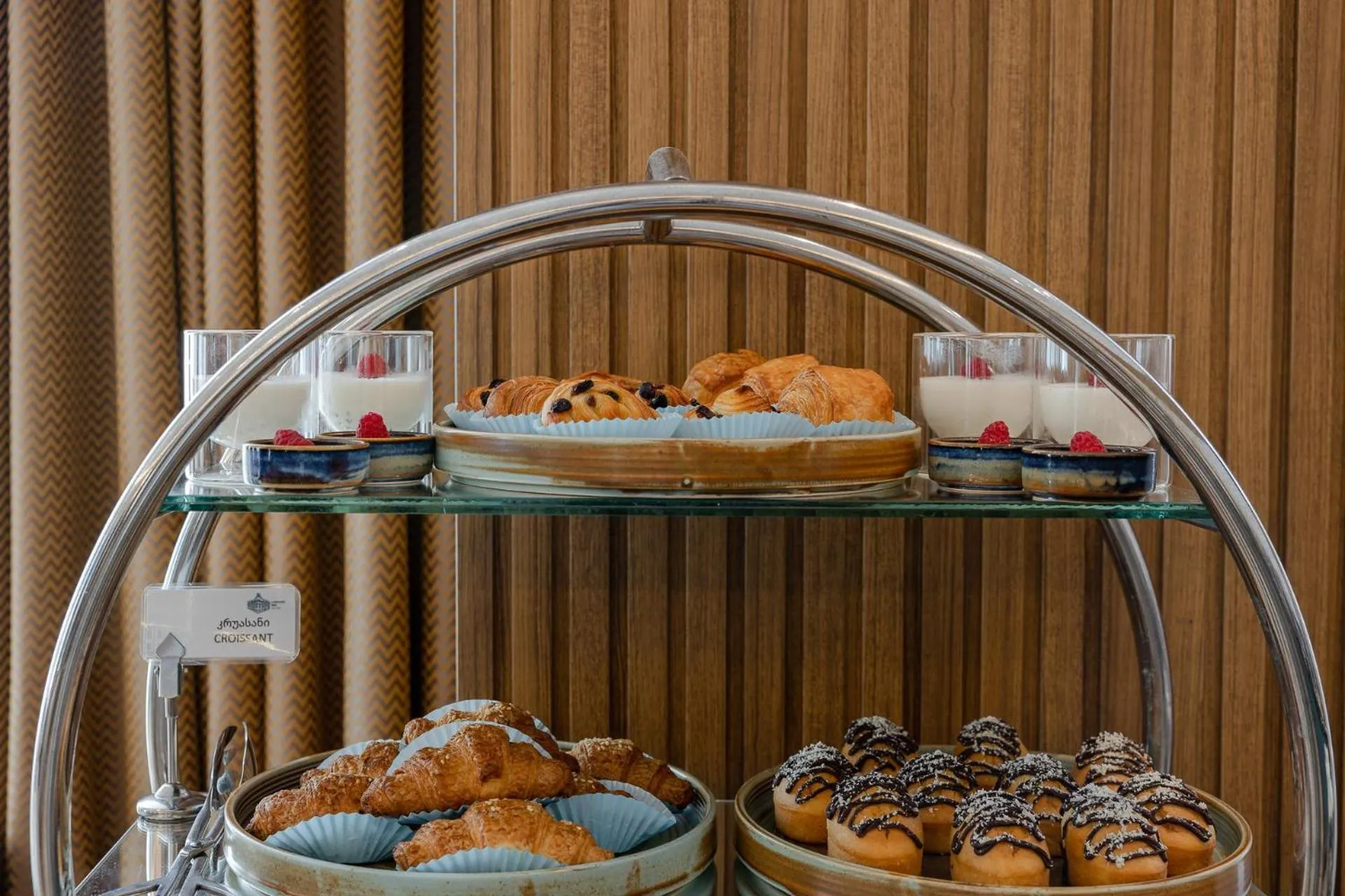 Restaurant/places to eat in Hotel London 1889 & Casino