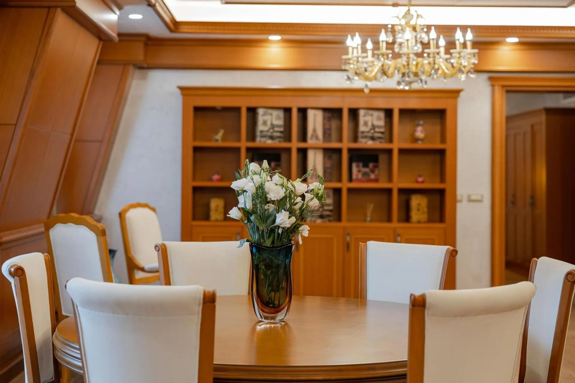 Photo of the whole room in Hotel London 1889 & Casino