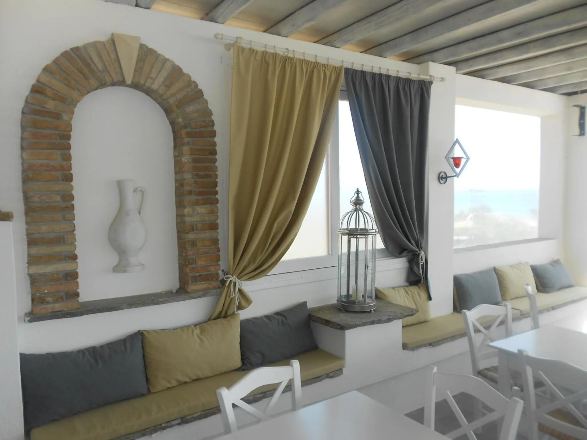 Restaurant/places to eat in Akti Aegeou