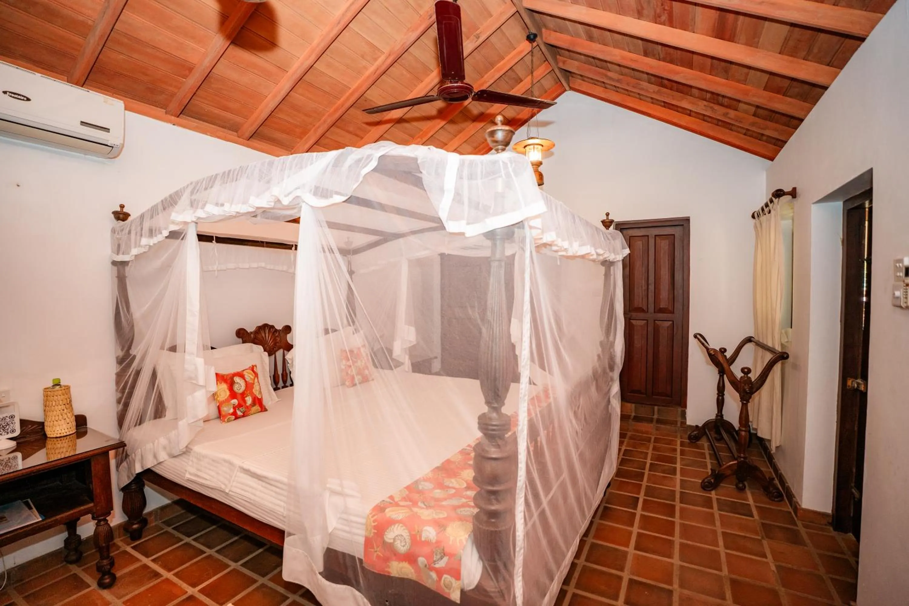 Bedroom, Bed in The Waves Beach Chalets