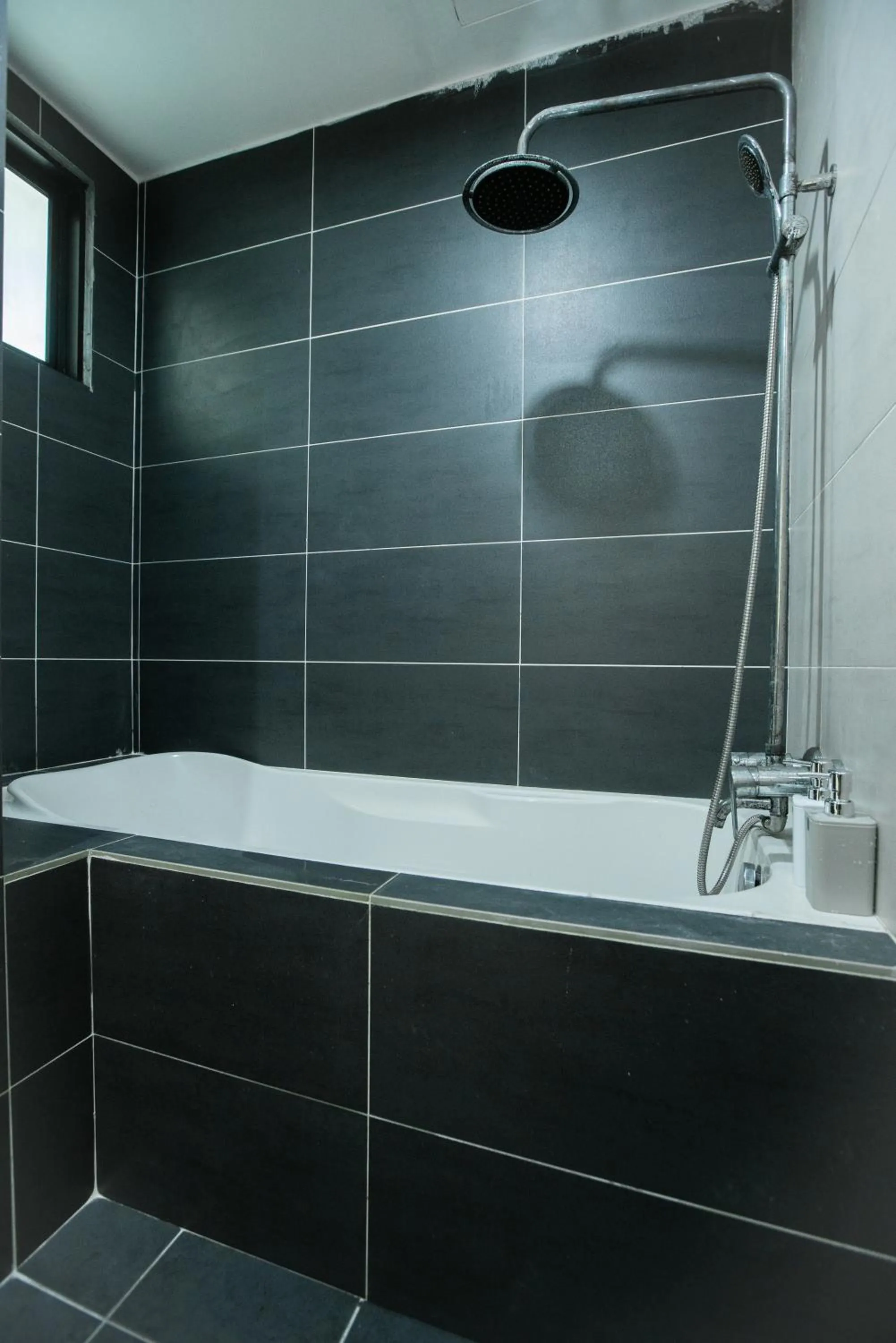 Shower in Cosy City-View Suite in Town