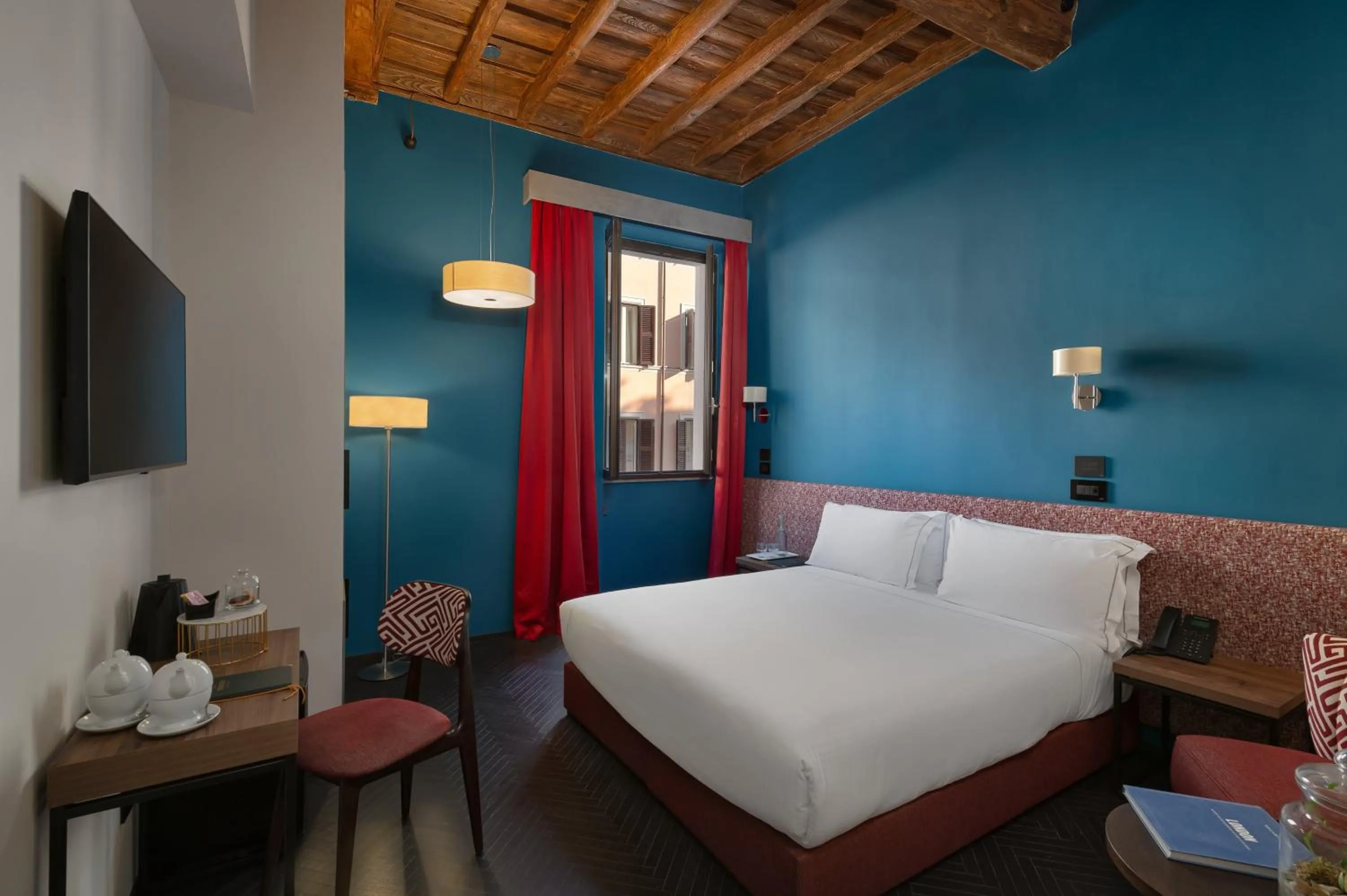 Bed in Passpartout Boutique Palace