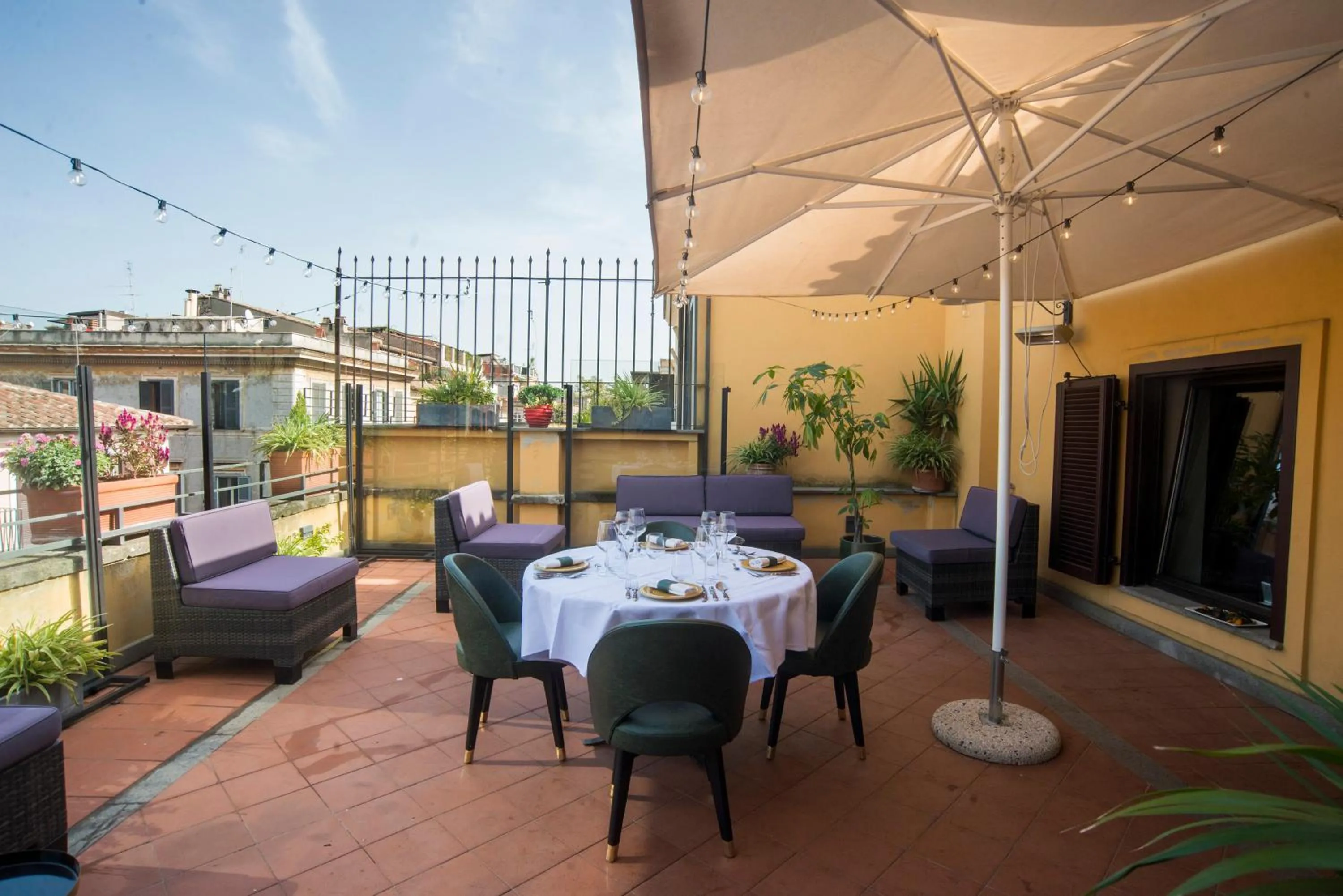 Restaurant/places to eat in Passpartout Boutique Palace