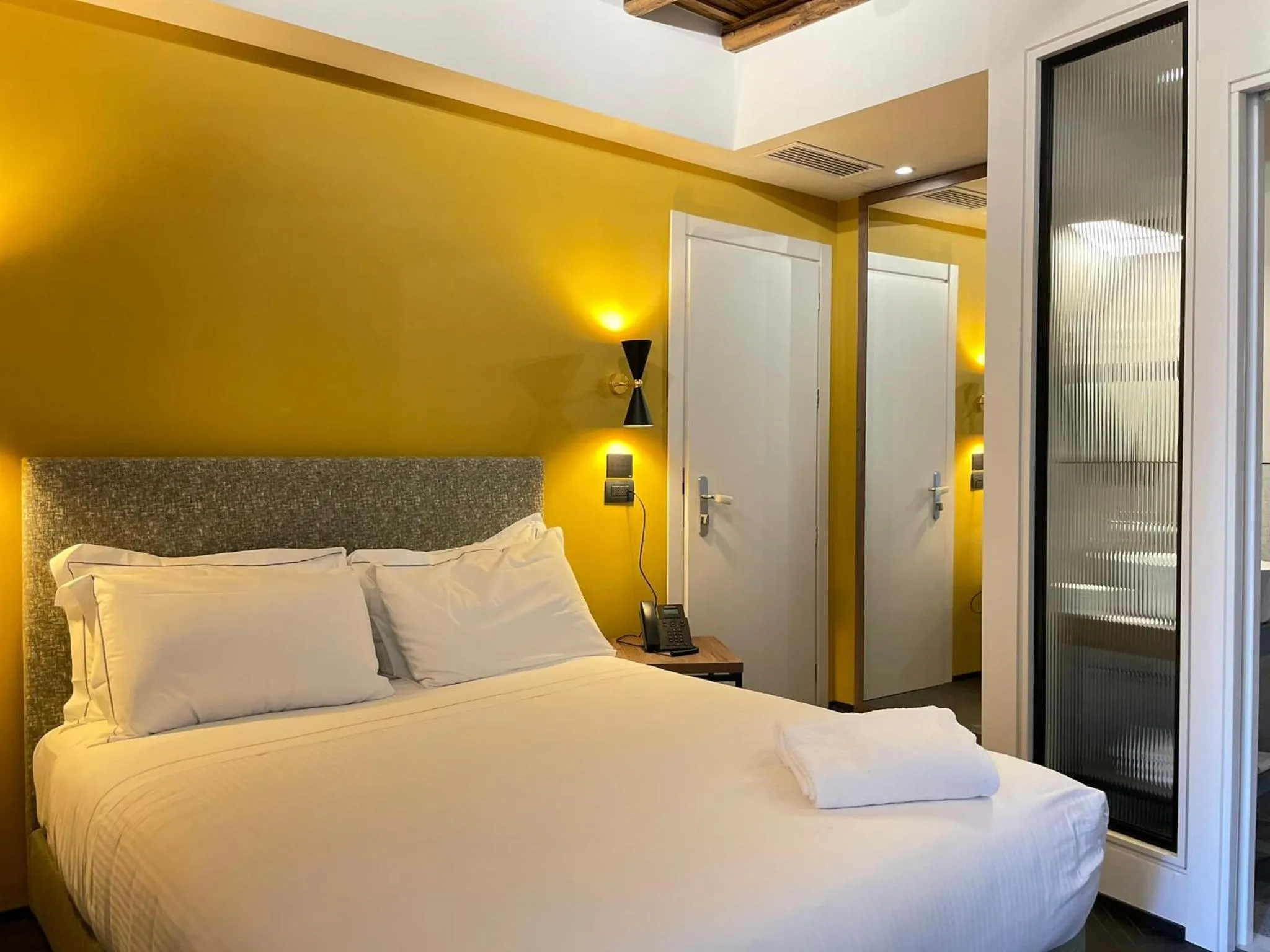 Bed in Passpartout Boutique Palace