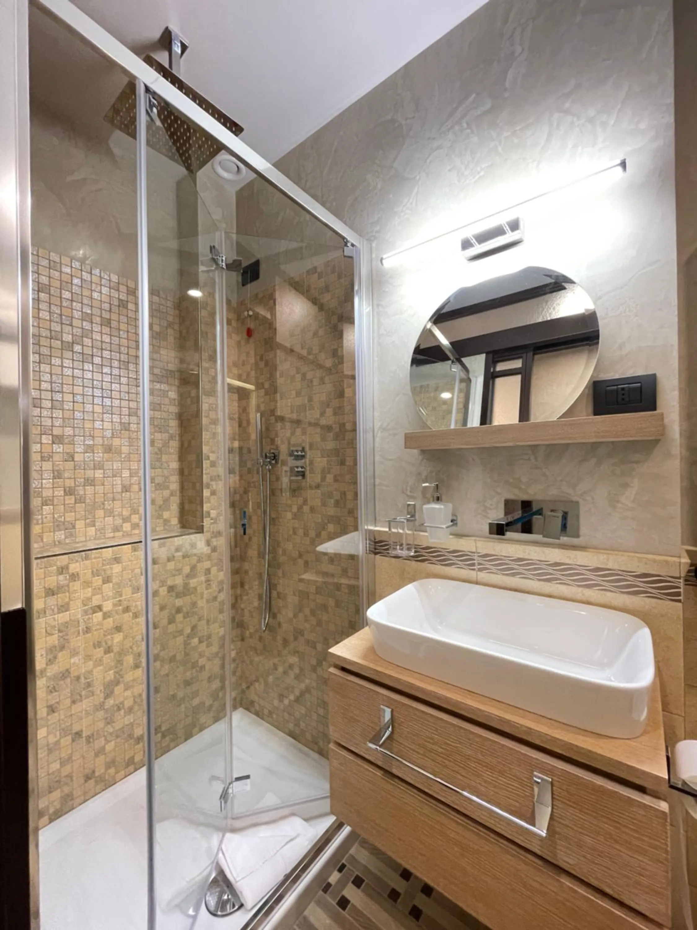 Shower in Passpartout Boutique Palace