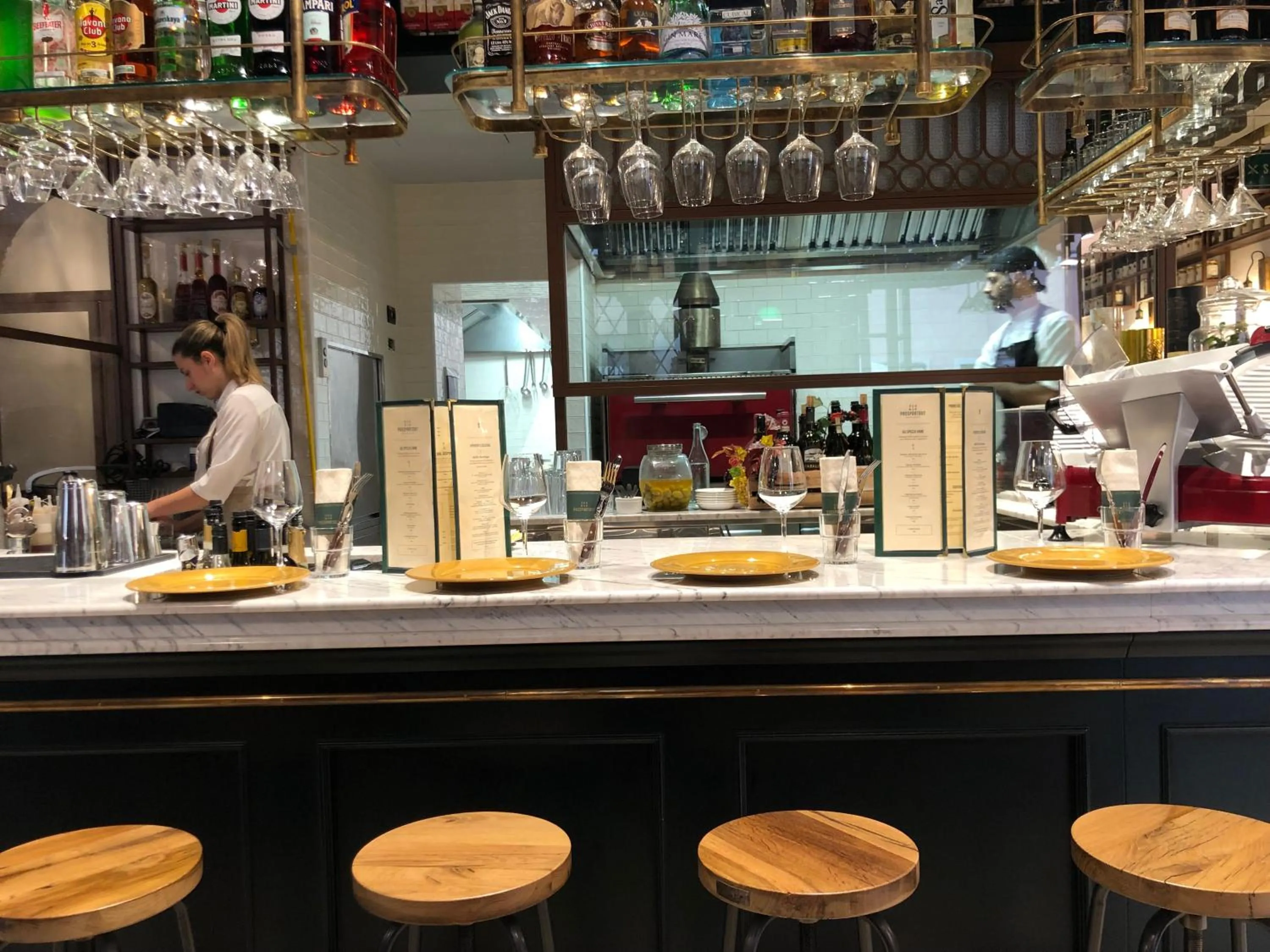 Restaurant/places to eat in Passpartout Boutique Palace