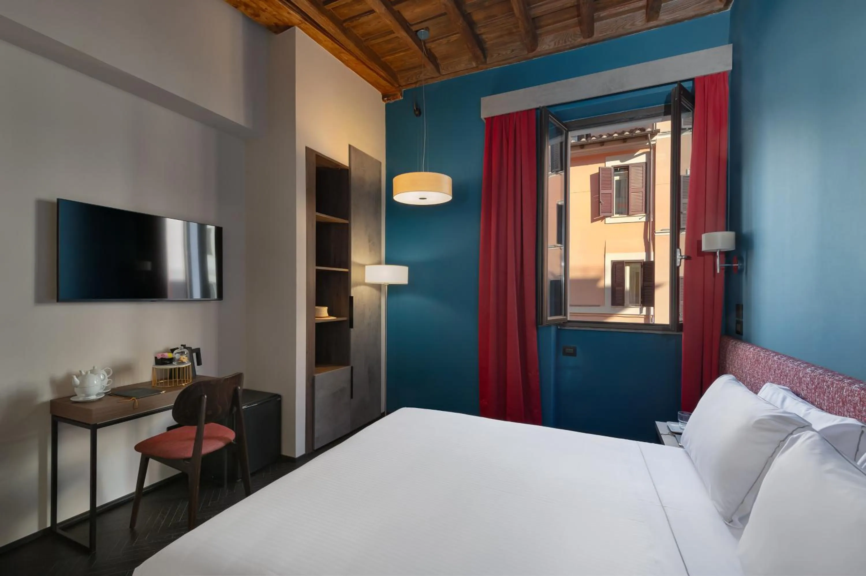 Bed in Passpartout Boutique Palace