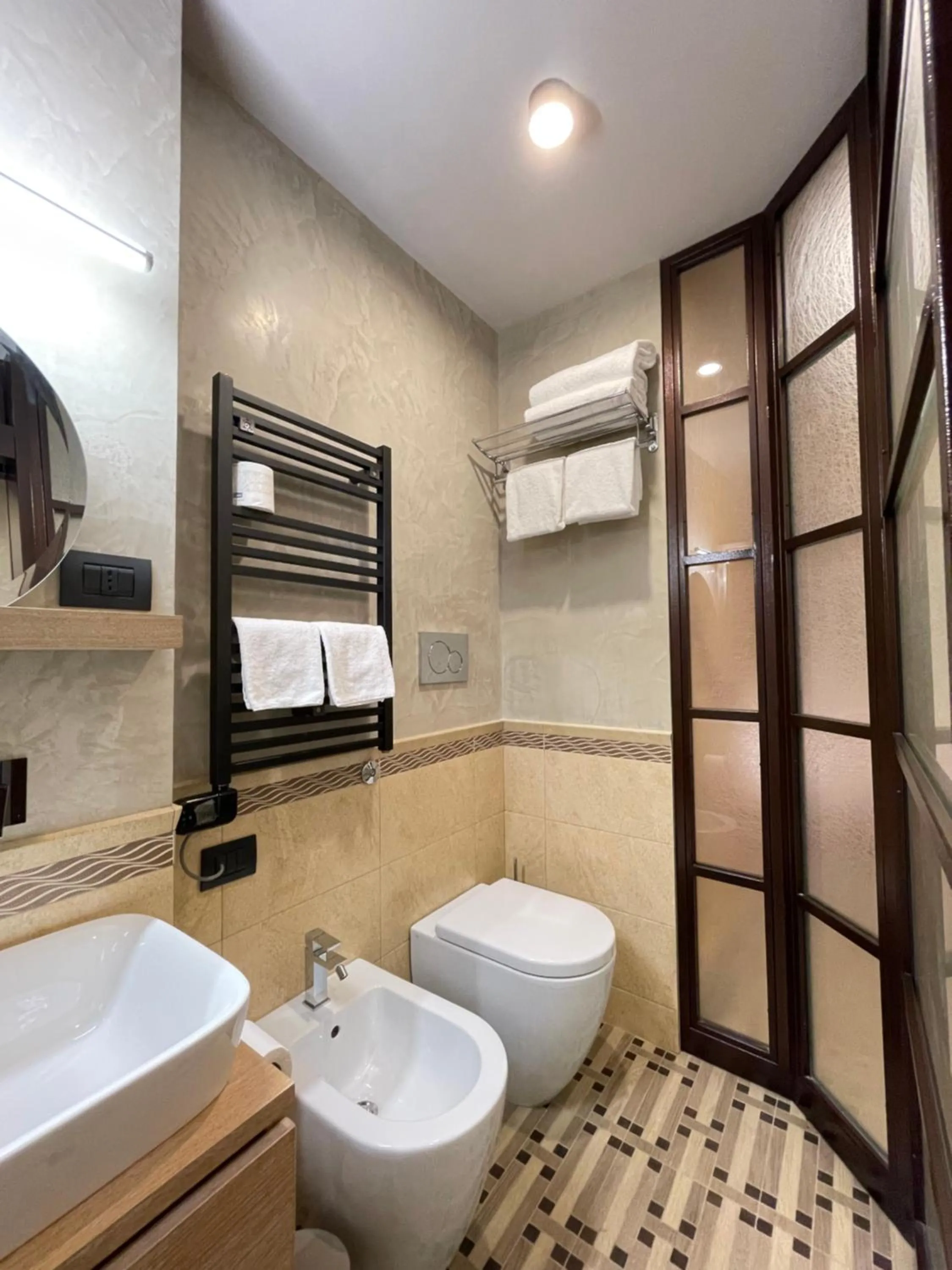 Shower in Passpartout Boutique Palace