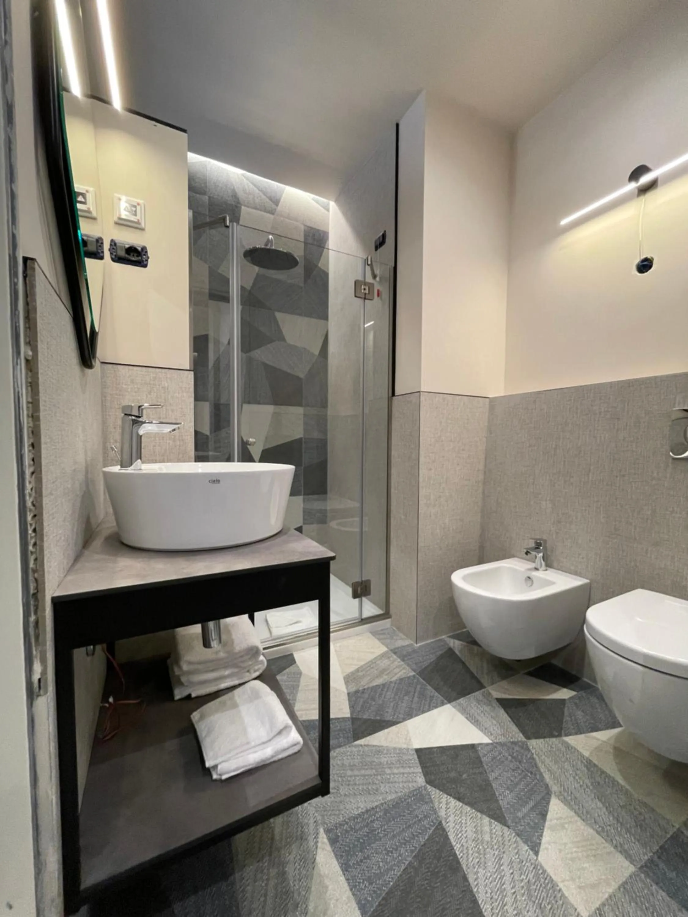 Shower in Passpartout Boutique Palace