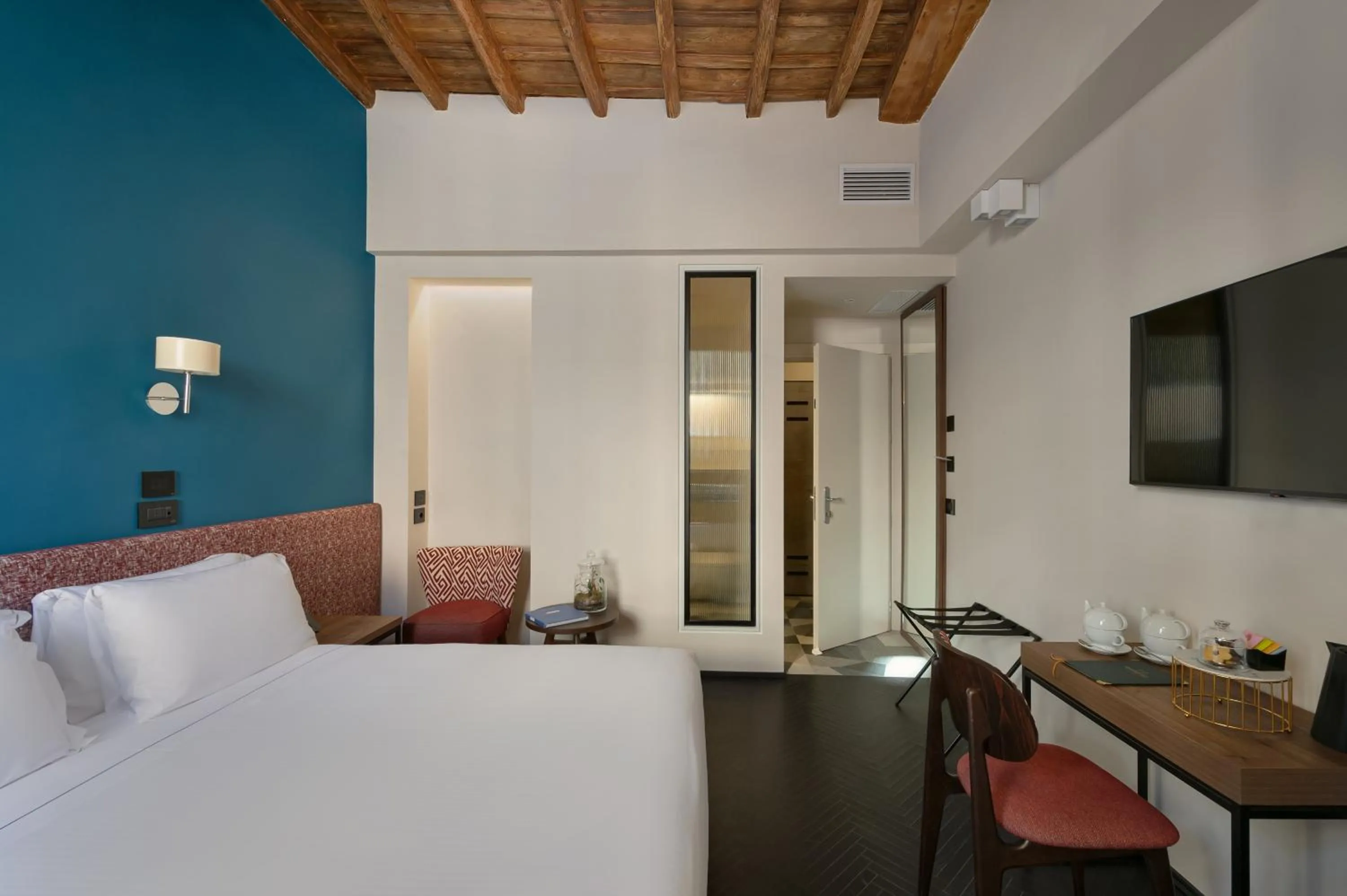 Bed in Passpartout Boutique Palace