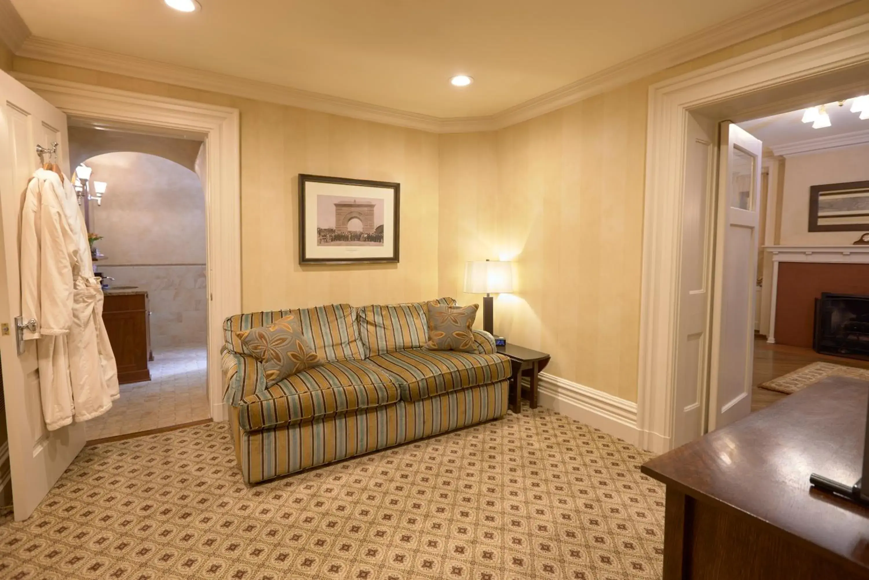 Queen Suite in Mansion Hill Inn Queen Suite in Mansion Hill Inn