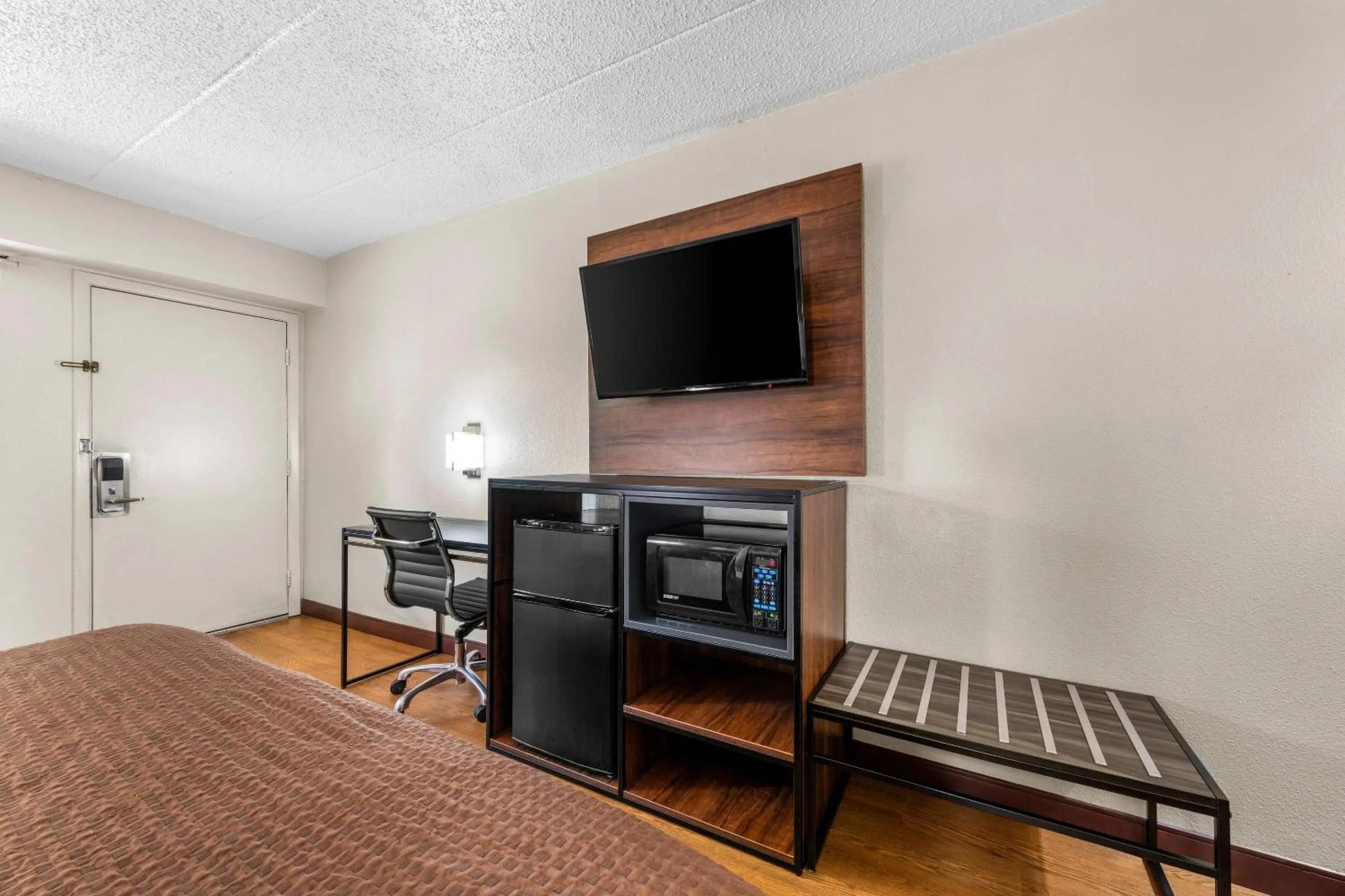 Bedroom, Bed in Econo Lodge Charlotte Airport