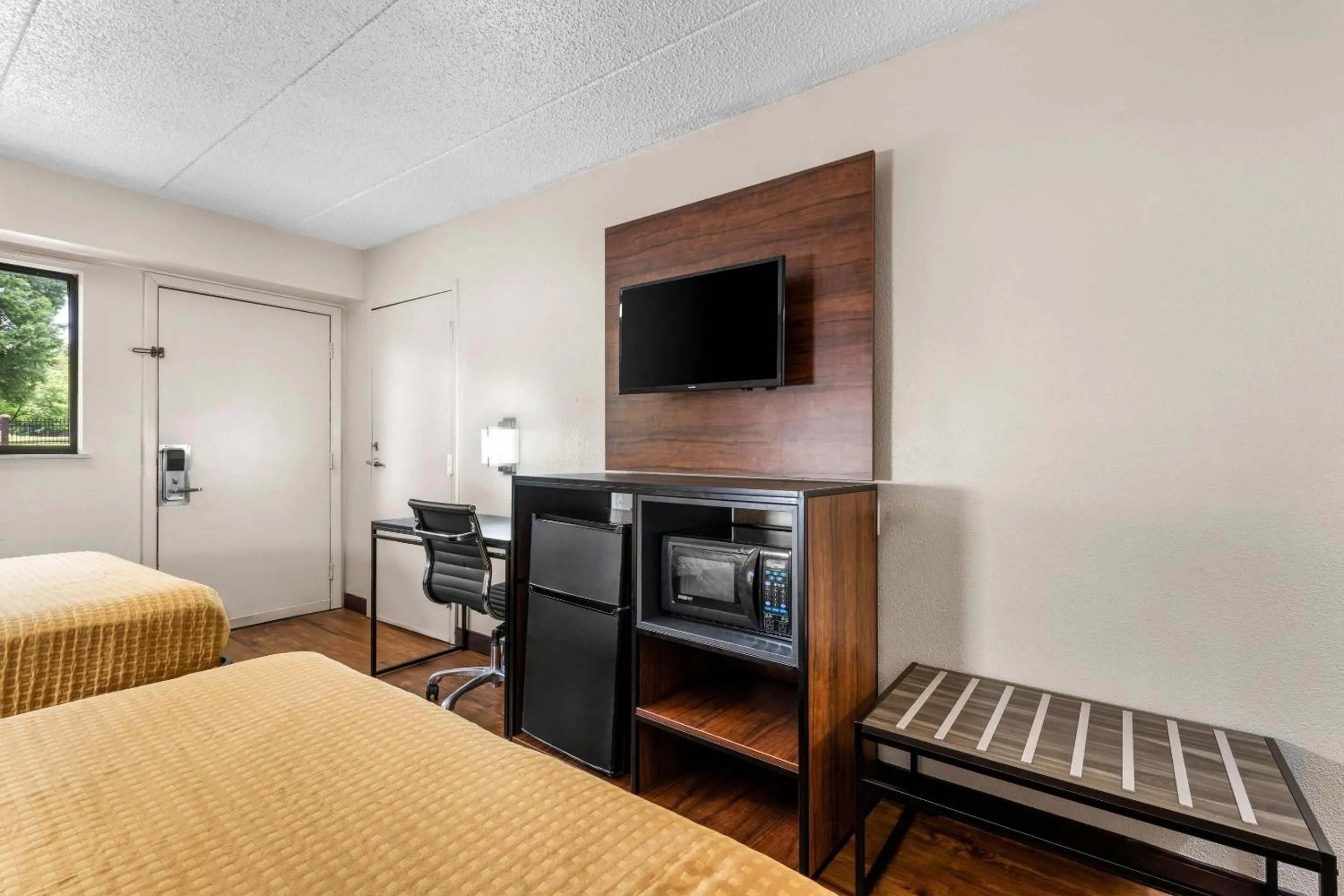 Bedroom, Bed in Econo Lodge Charlotte Airport