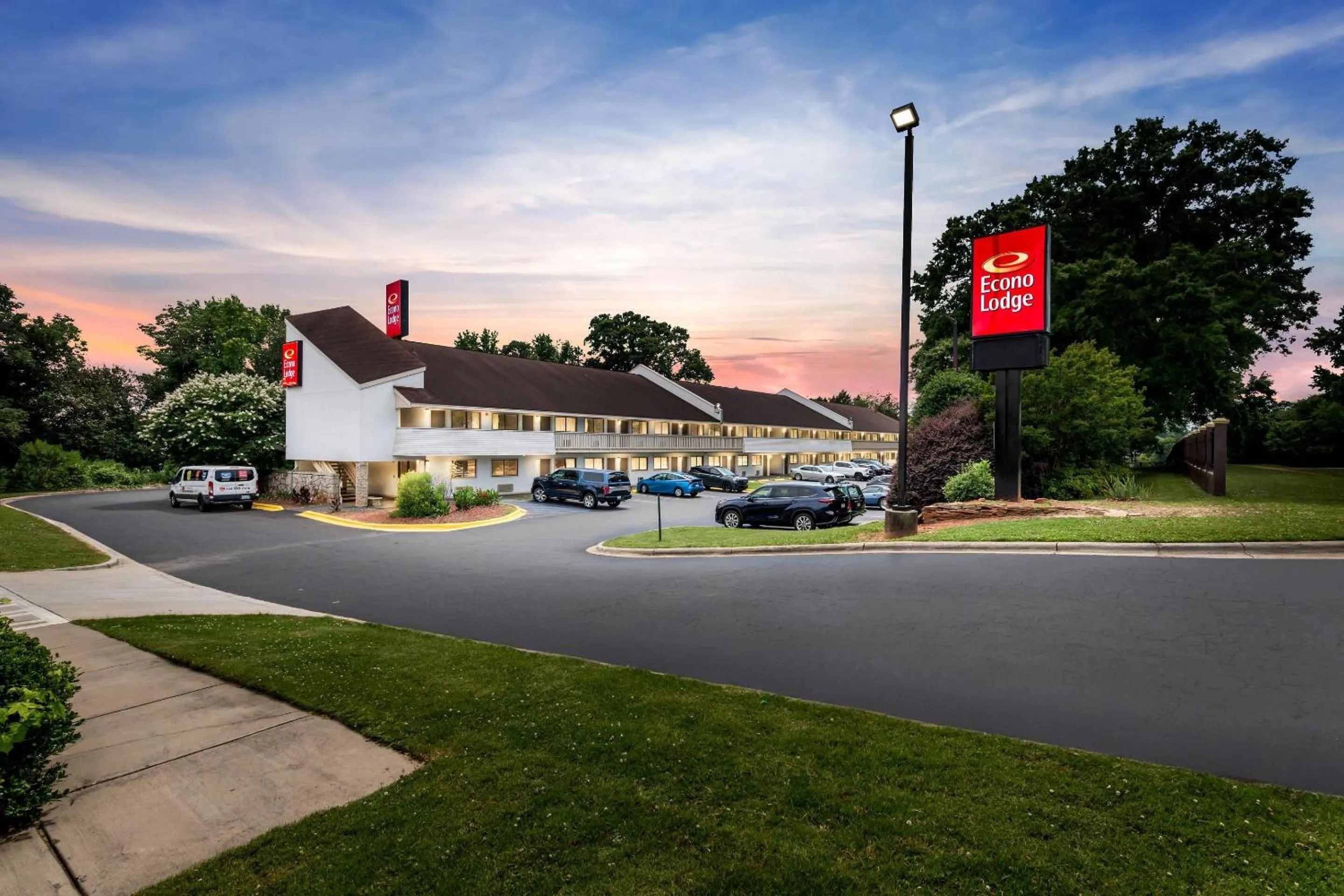 Property building in Econo Lodge Charlotte Airport