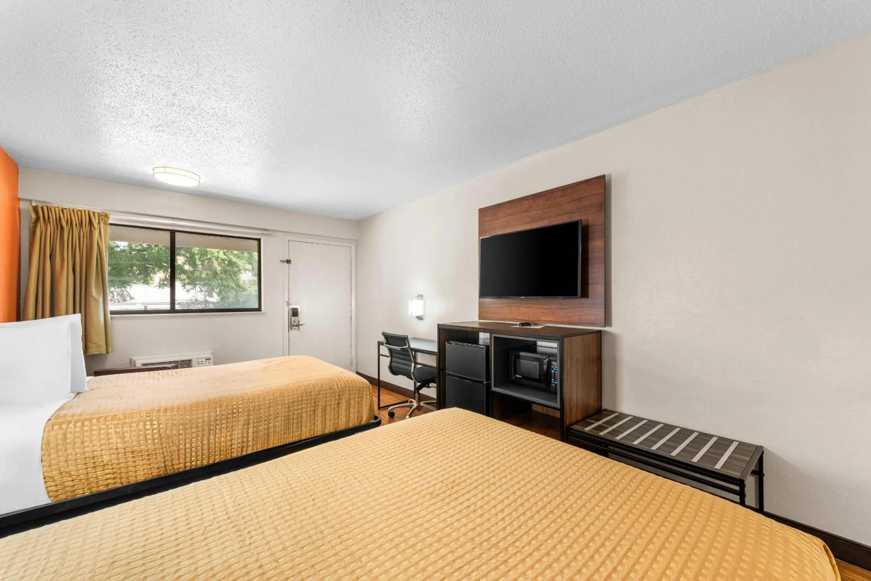 Bedroom, Bed in Econo Lodge Charlotte Airport