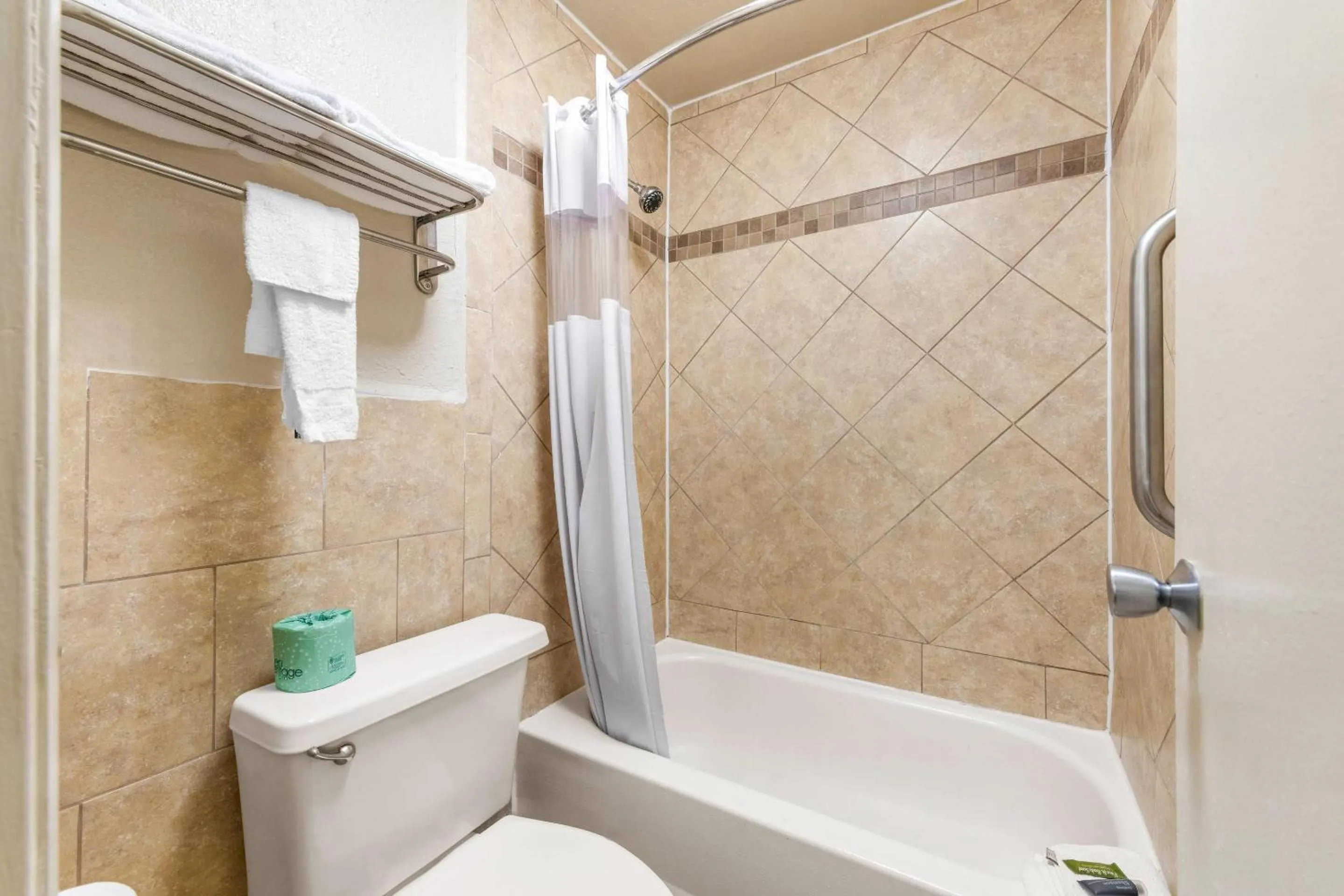 Bedroom in Econo Lodge Charlotte Airport