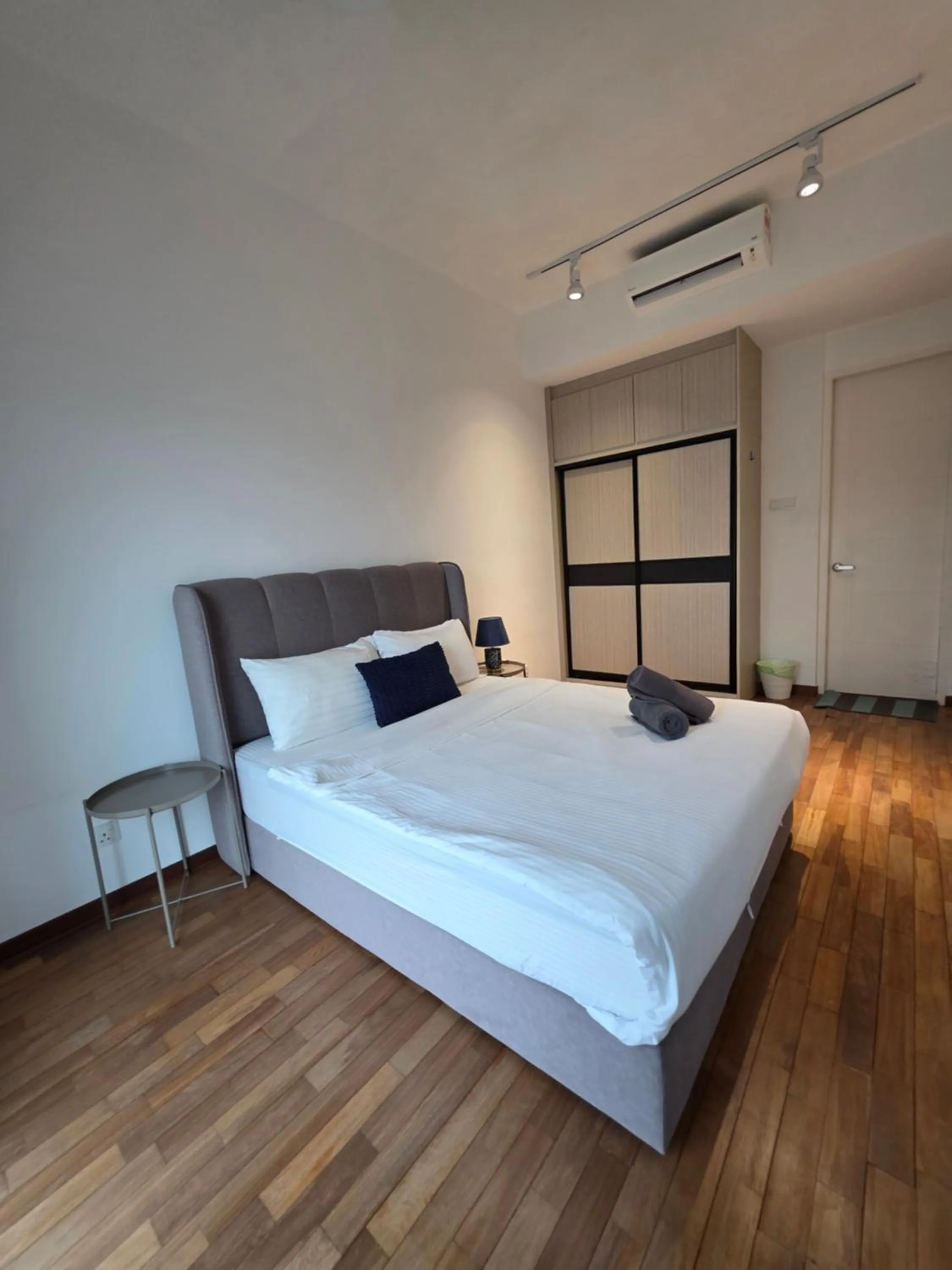 Bed in Reizz Residence by Perkasa