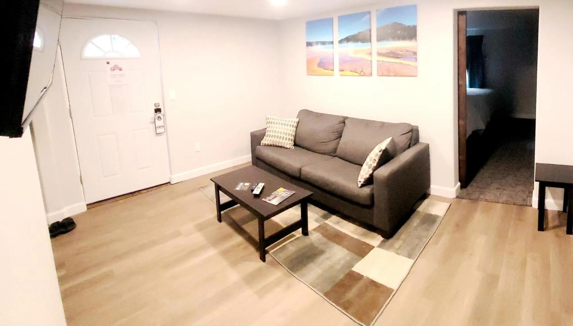 Living room in Snowy Mountain Inn