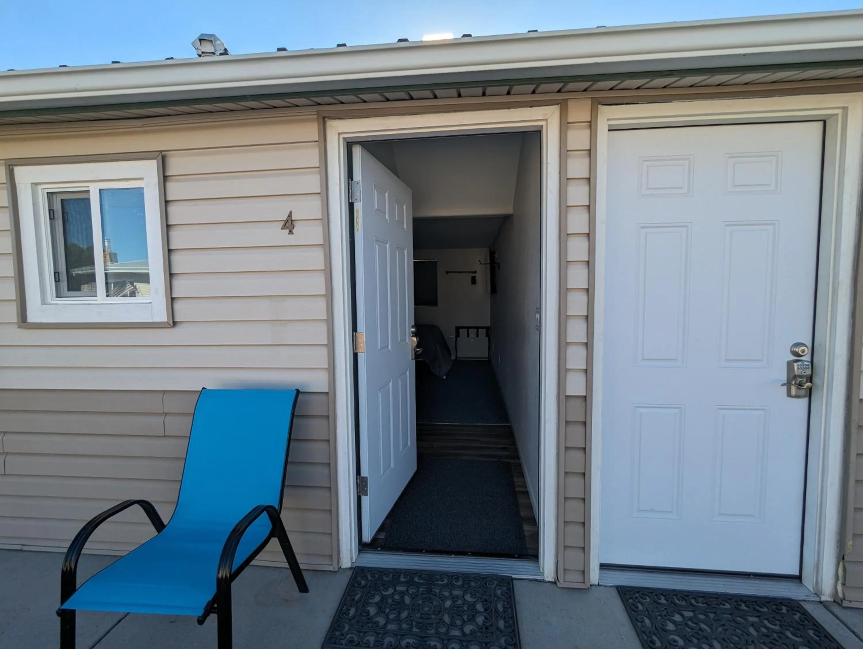 Facade/entrance in Snowy Mountain Inn
