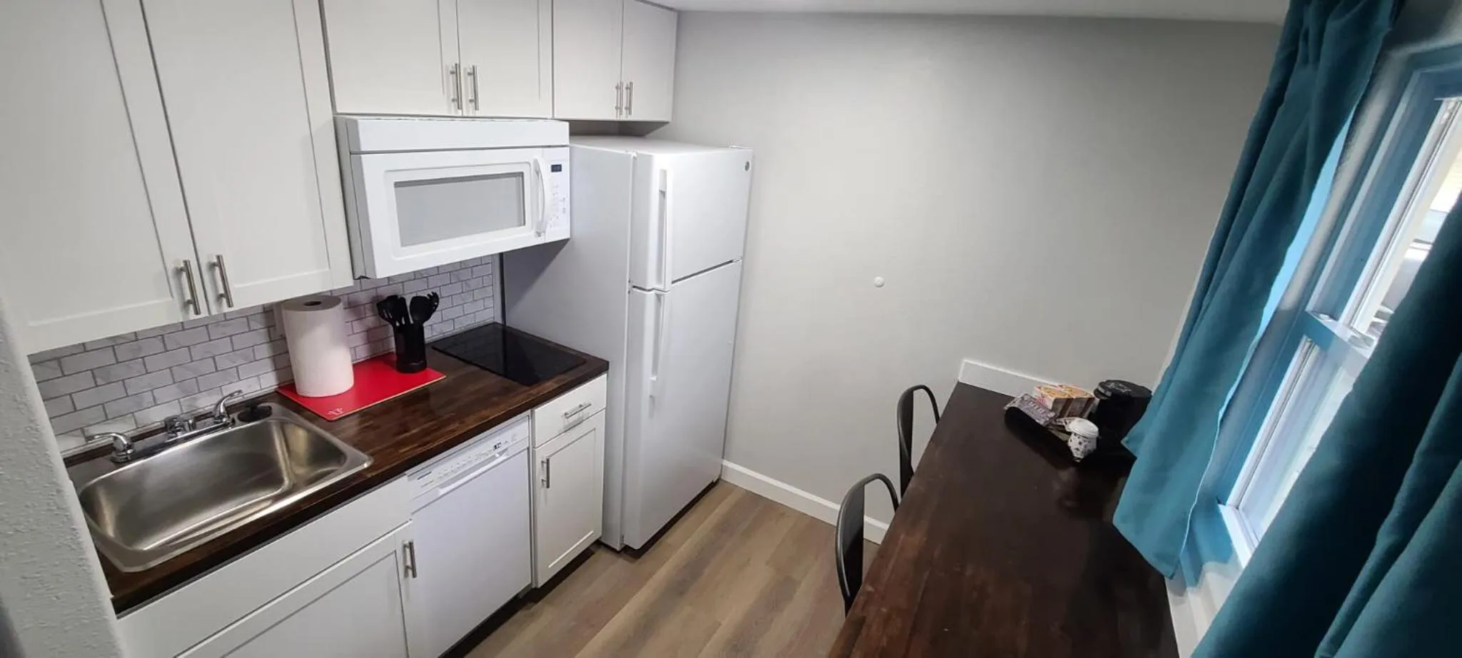 Kitchen or kitchenette in Snowy Mountain Inn