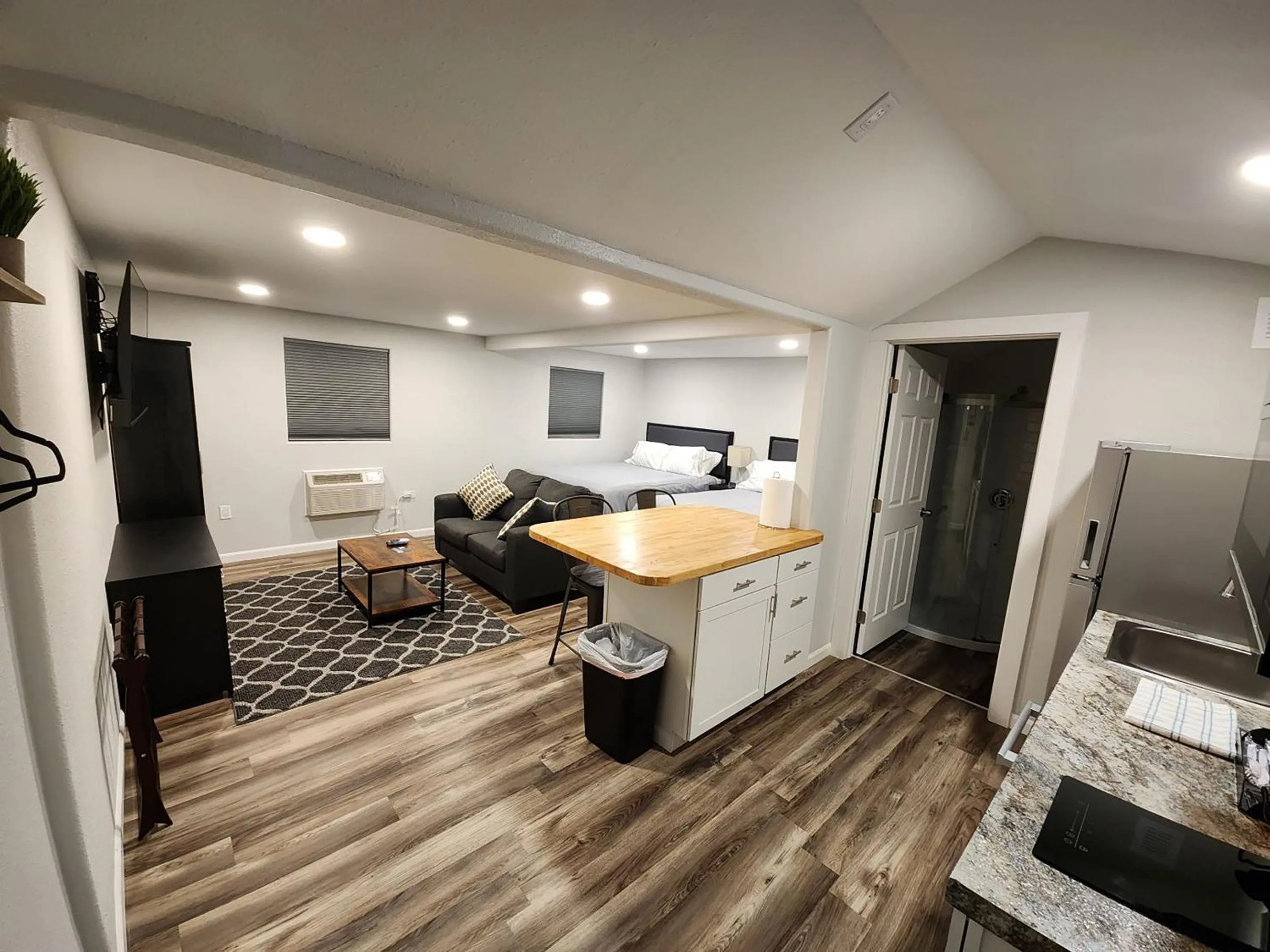 Kitchen or kitchenette in Snowy Mountain Inn