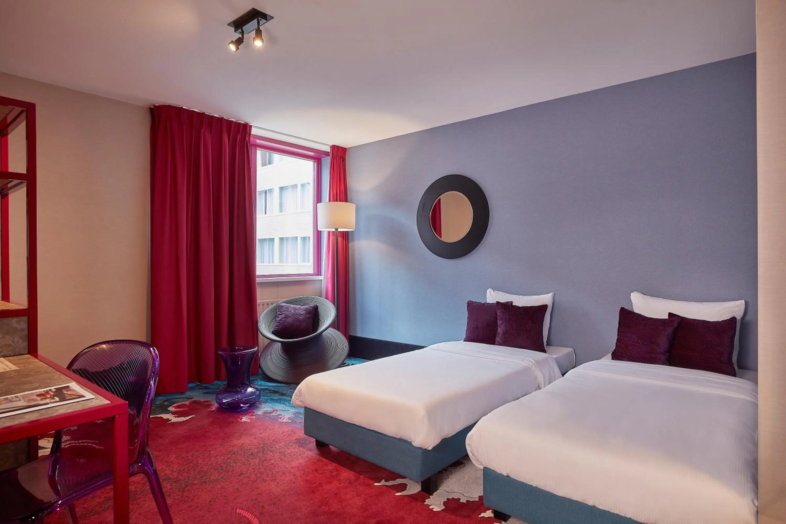 Bed in Carlton Square Hotel