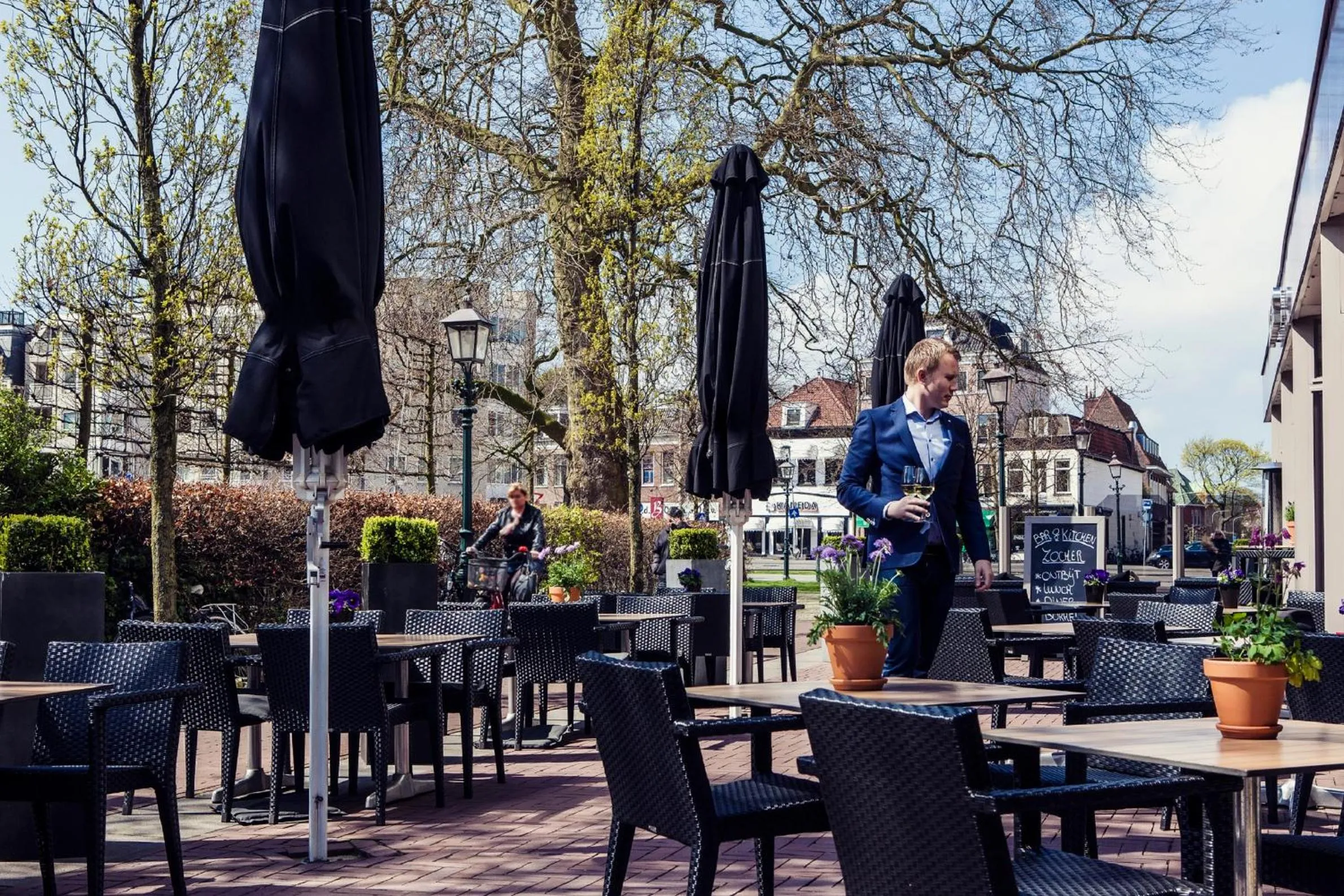 Restaurant/places to eat in Carlton Square Hotel