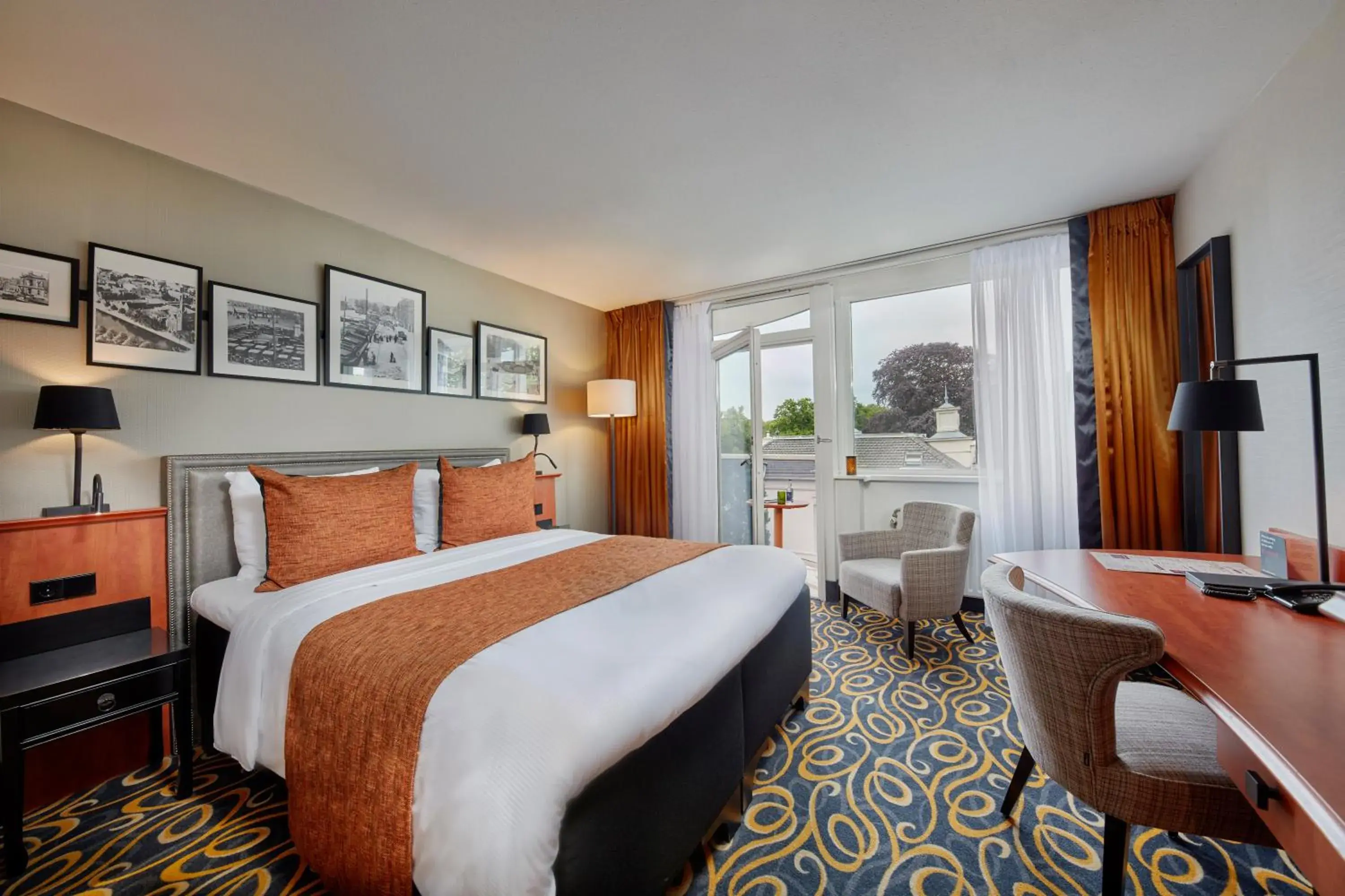 Standard Double or Twin Room with Balcony in Carlton Square Hotel Standard Double or Twin Room with Balcony in Carlton Square Hotel