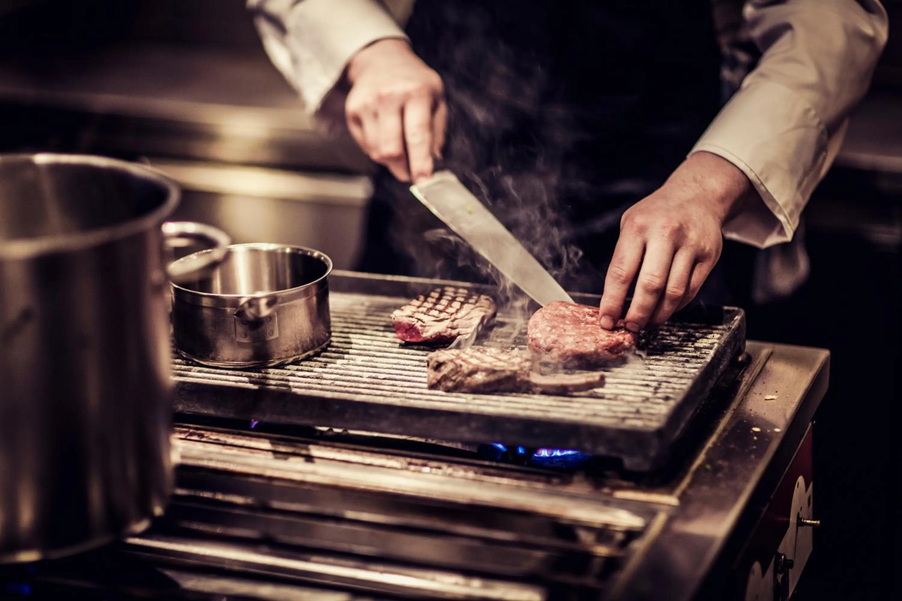 Restaurant/places to eat in Carlton Square Hotel