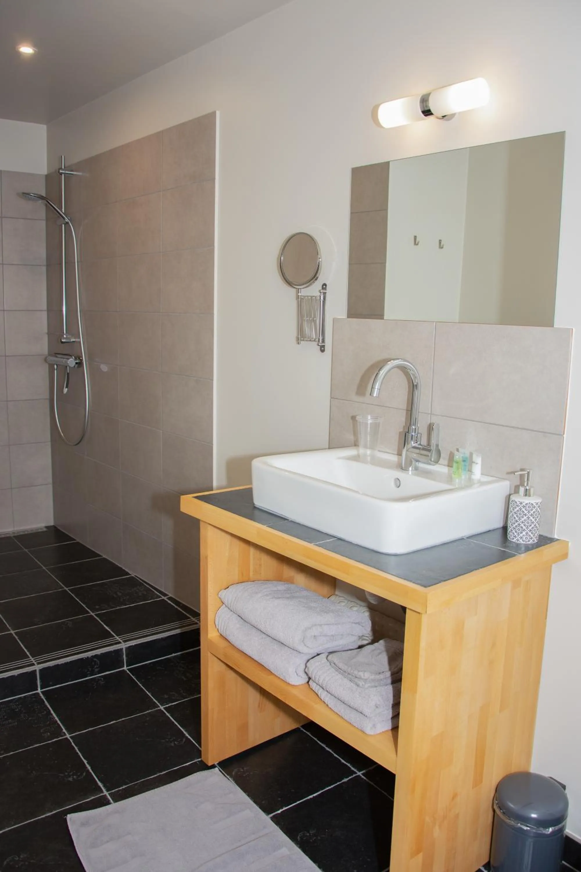 Bathroom in B&B De Oude Winning