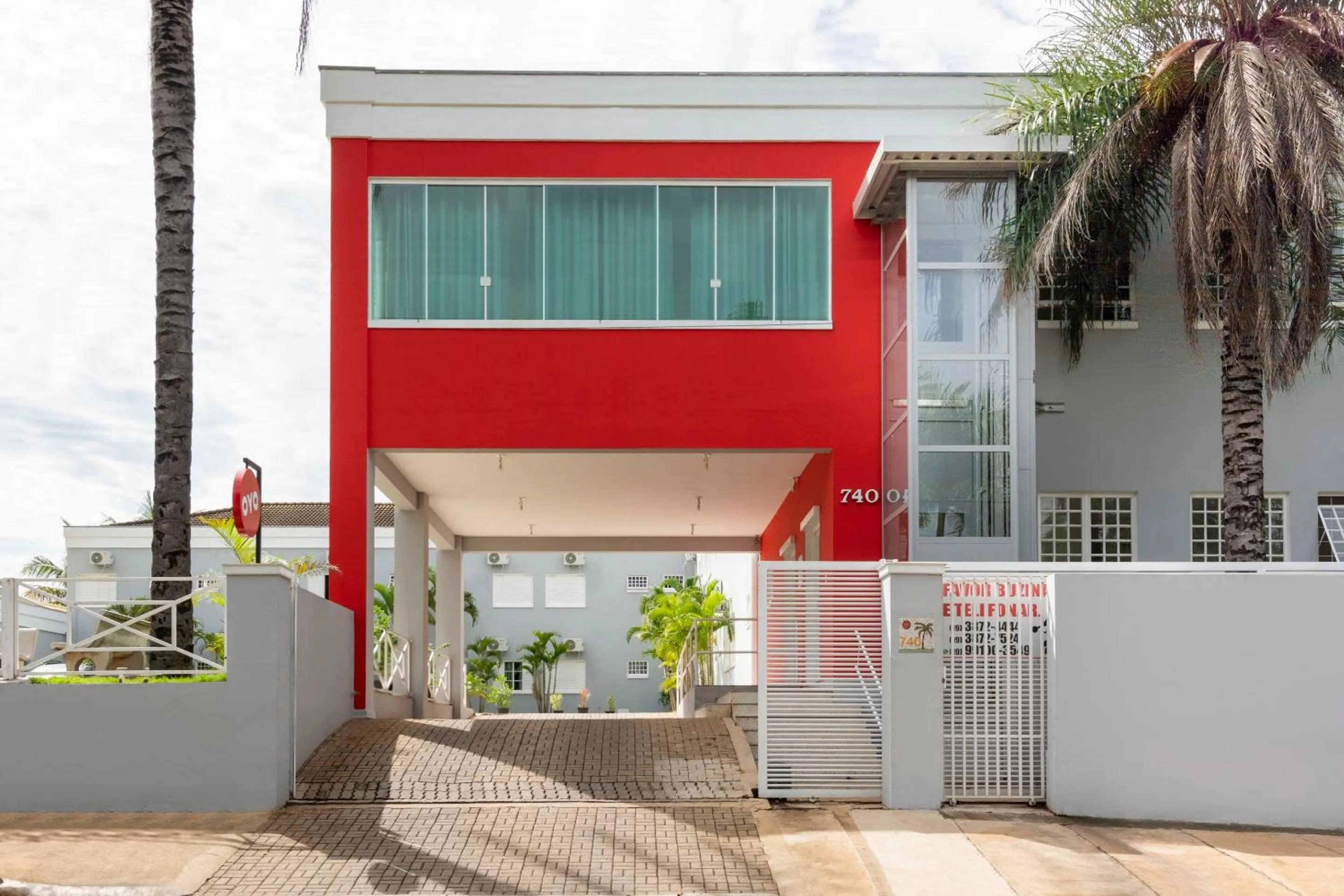 Facade/entrance in OYO Hotel Cosmópolis, Sao Paulo