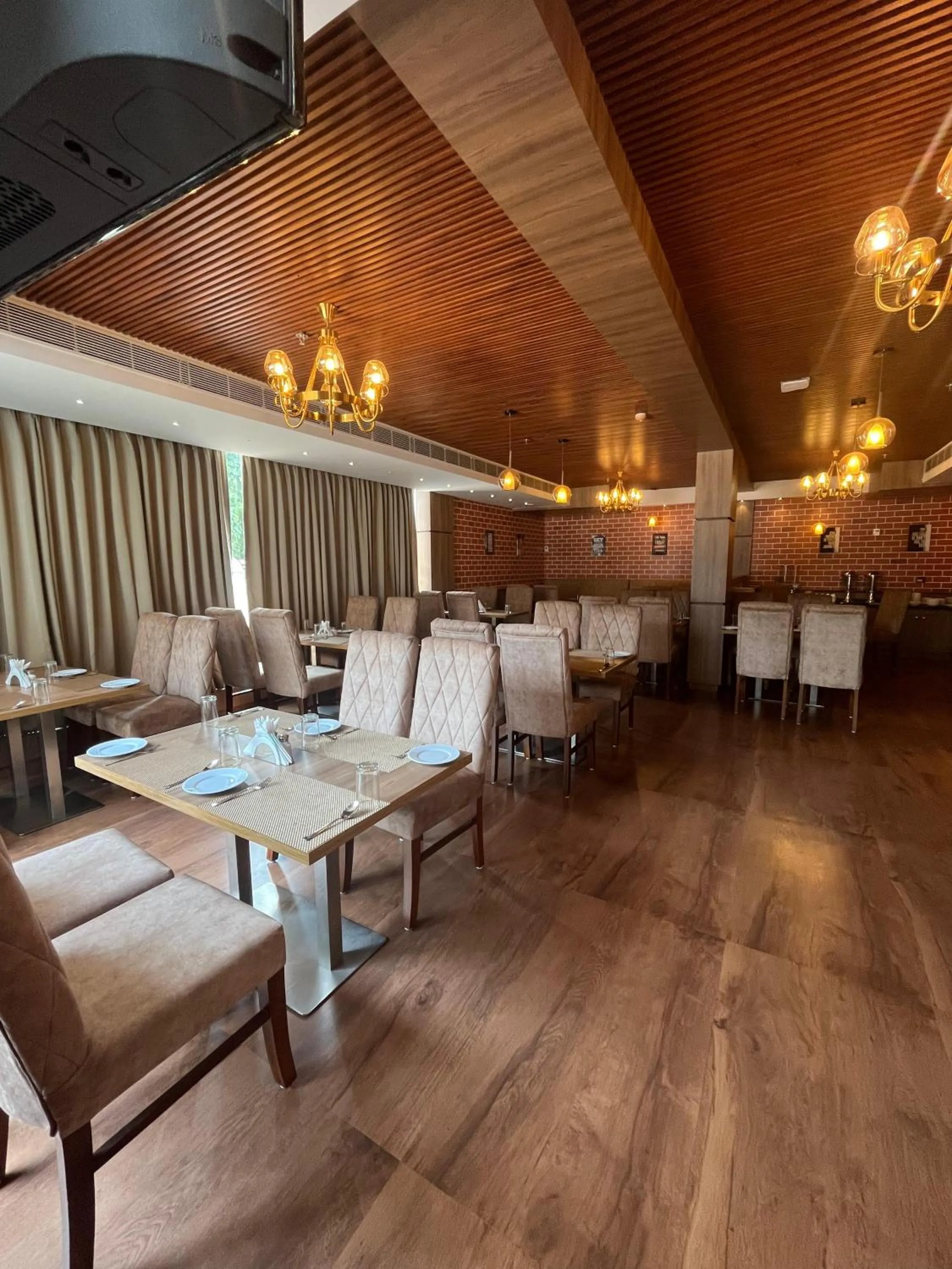 Restaurant/places to eat in MANDARIN SKY