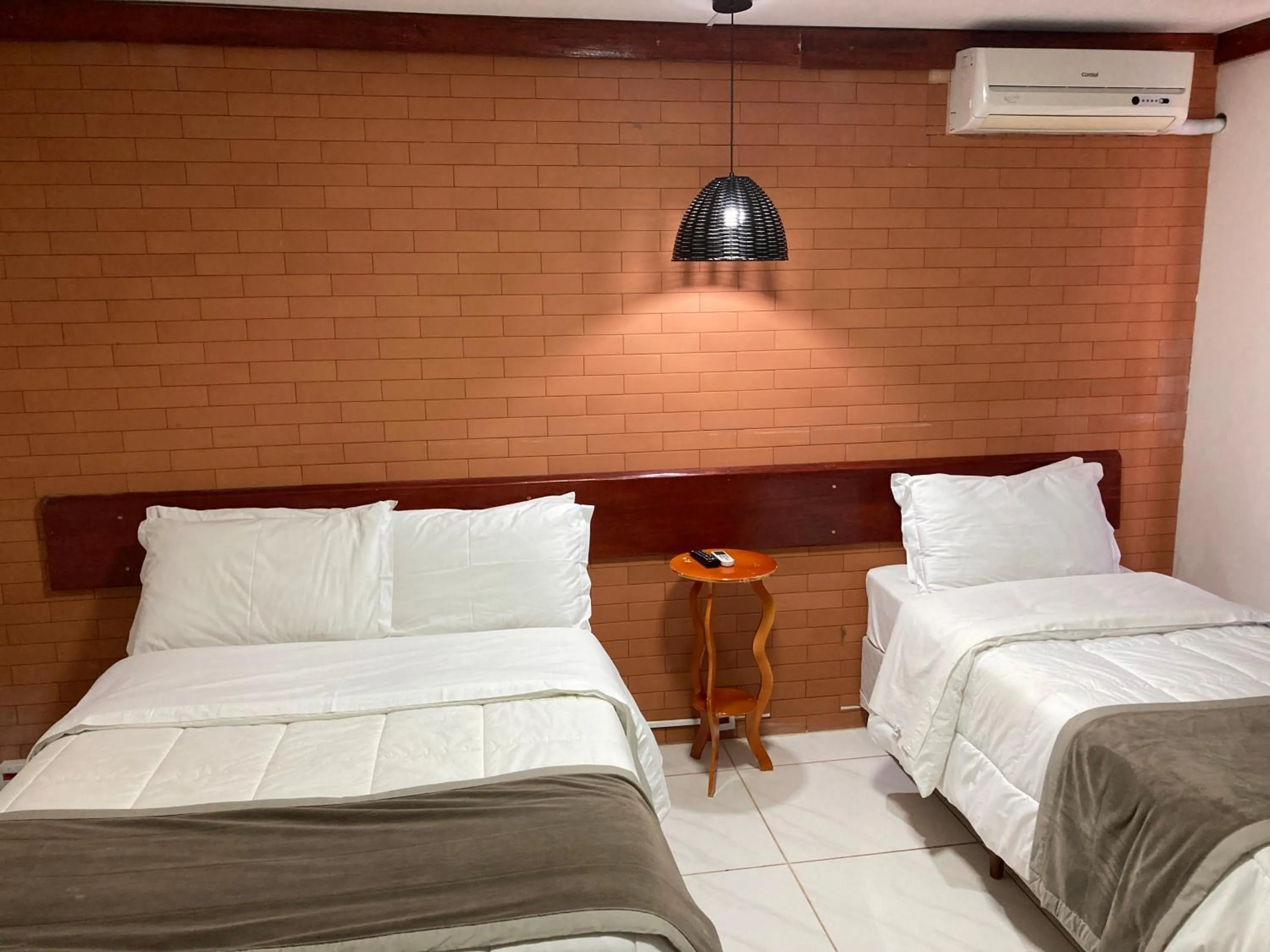 Bedroom, Bed in Hotel Senador Distributed by Ameris - Quedas do Iguaçu - Paraná