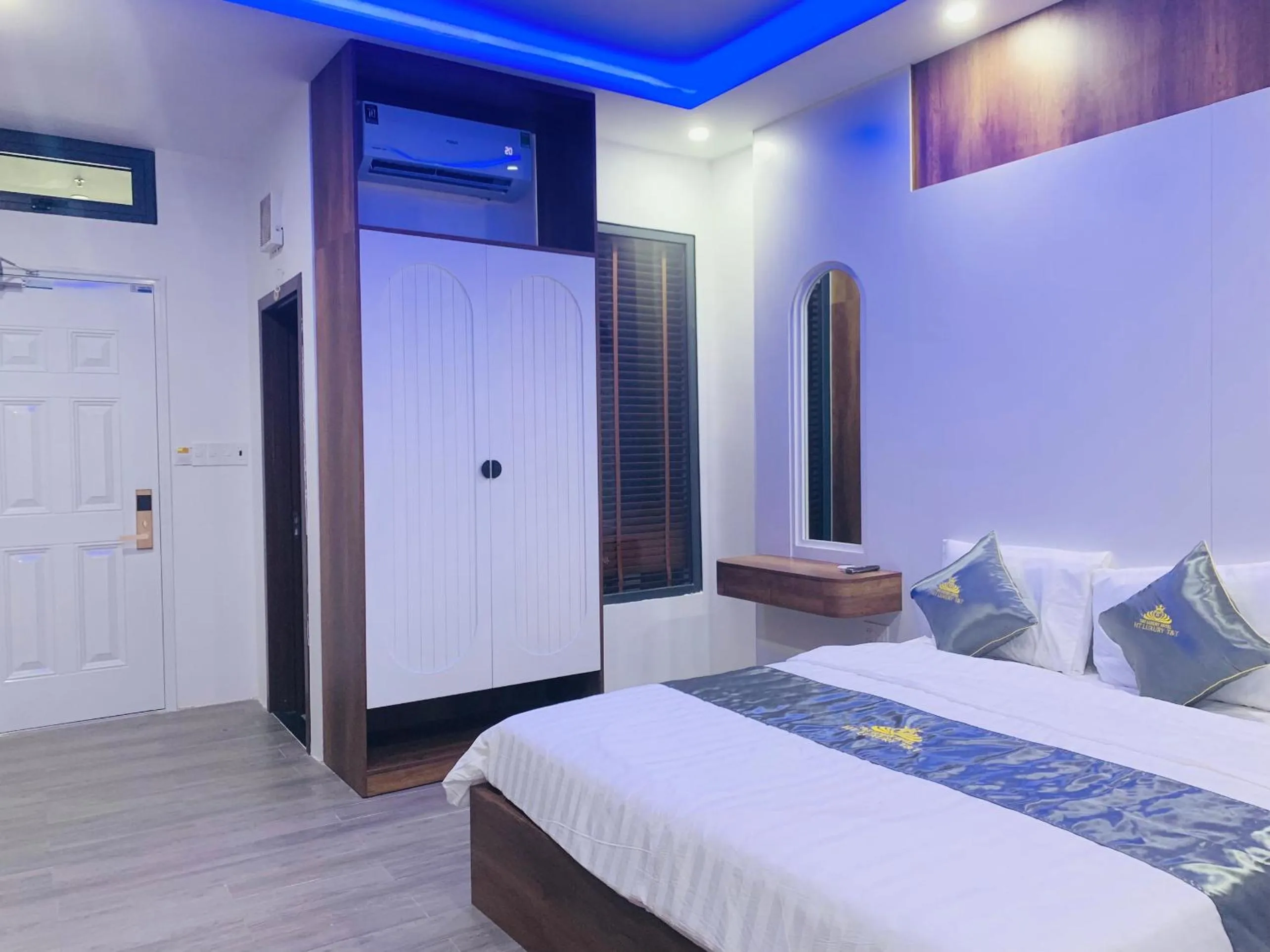 Bed in T&T Luxury Hotel