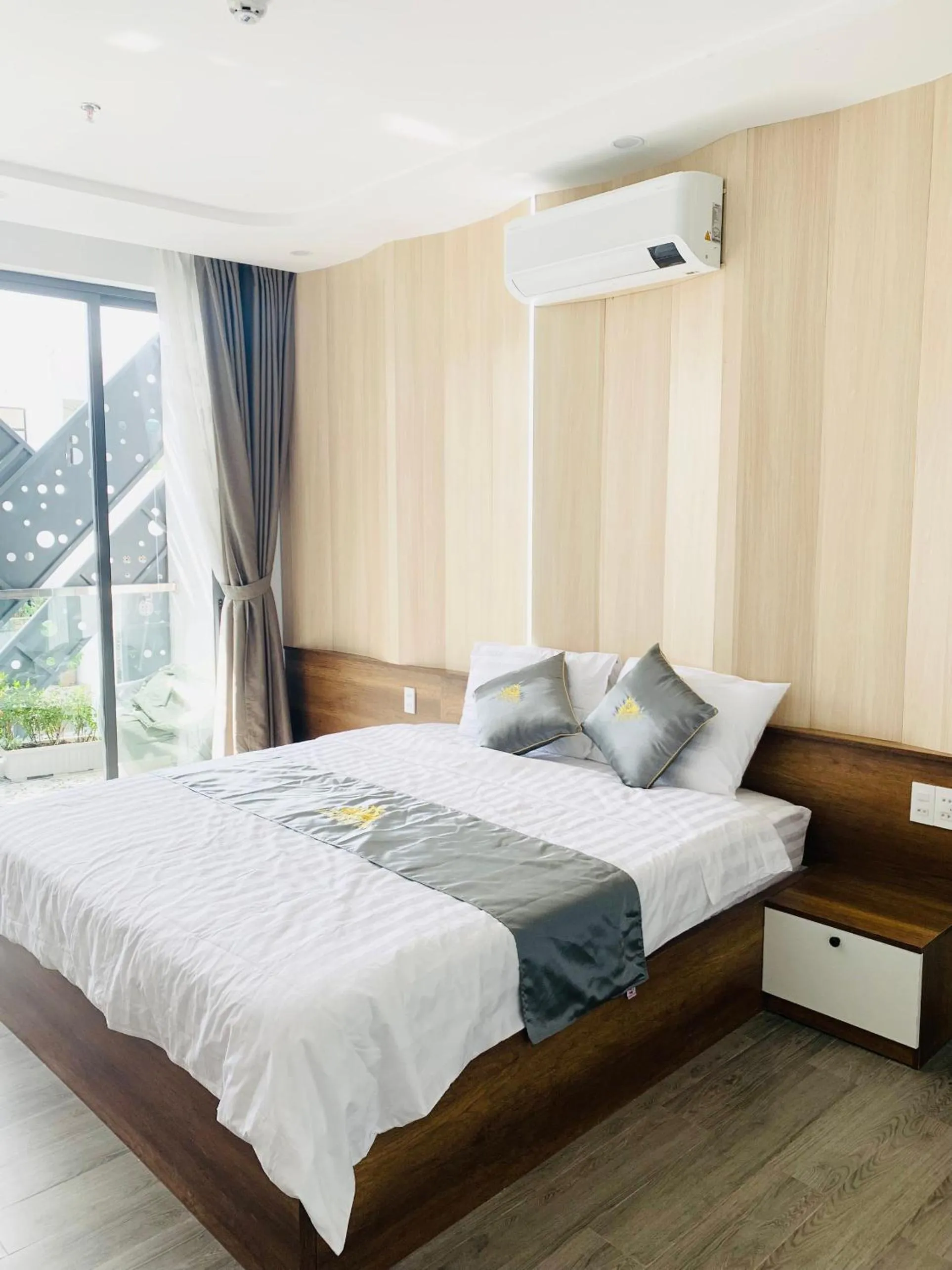 Bed in T&T Luxury Hotel