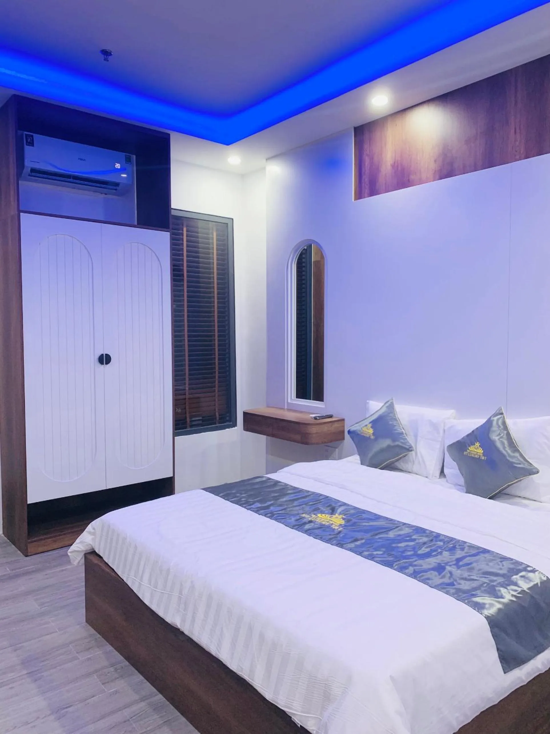 Bed in T&T Luxury Hotel