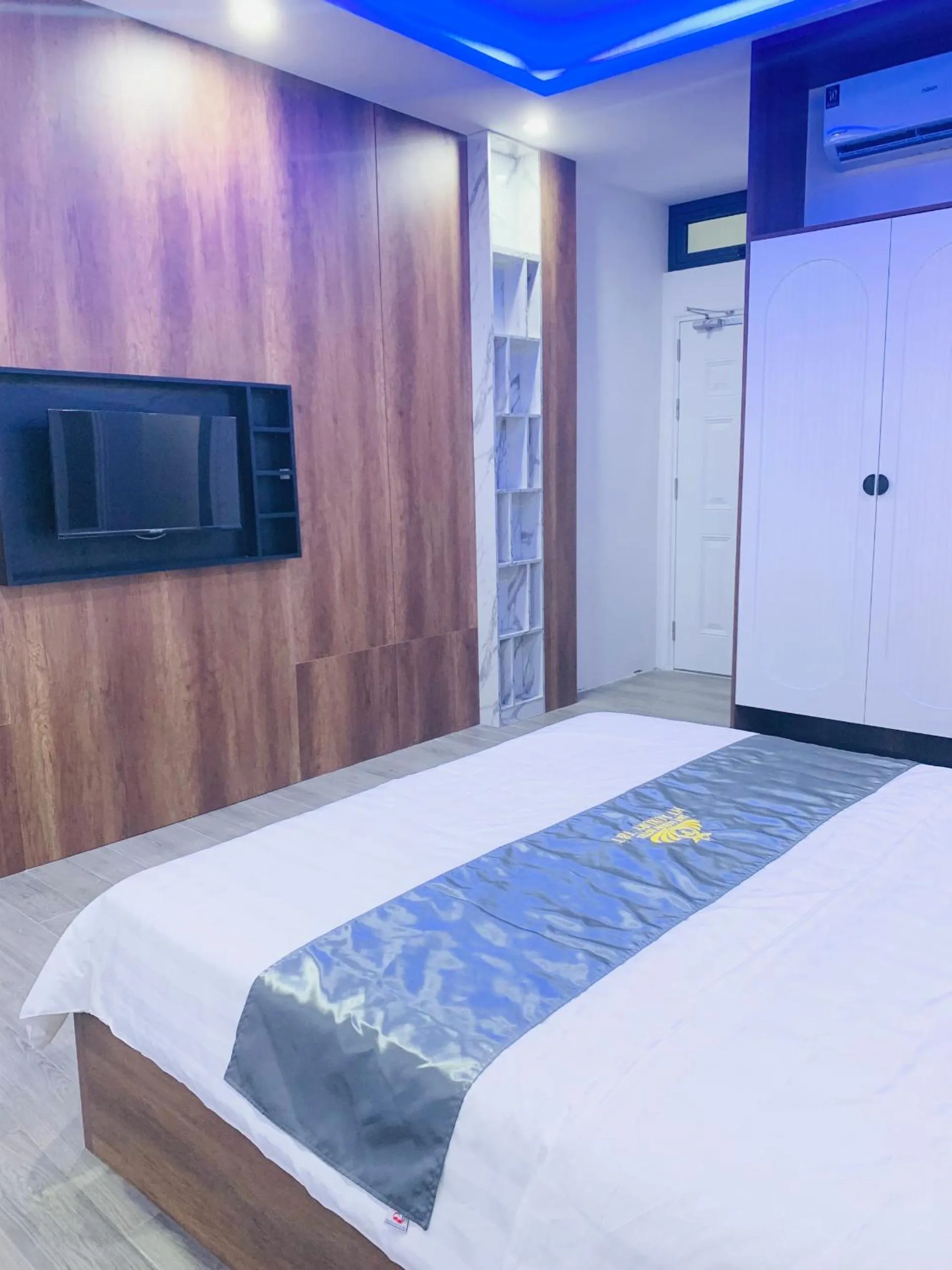 Bed in T&T Luxury Hotel