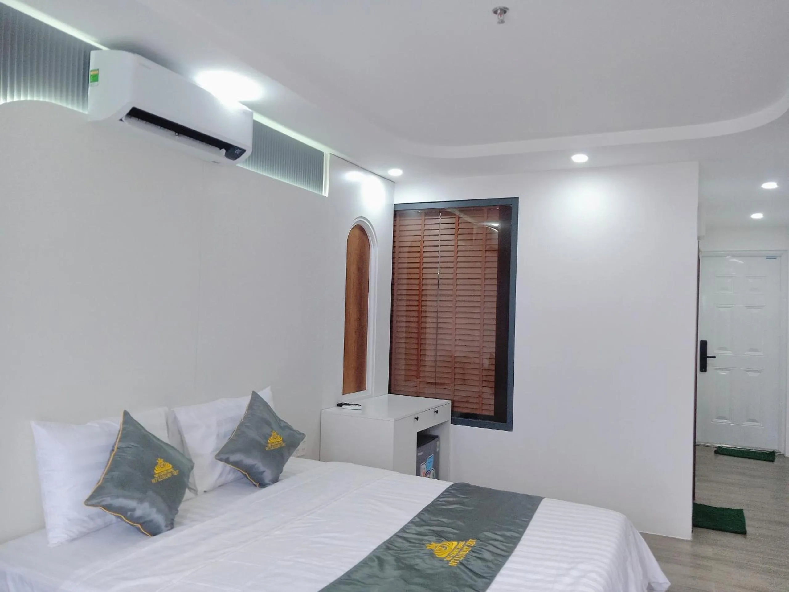 Bed in T&T Luxury Hotel