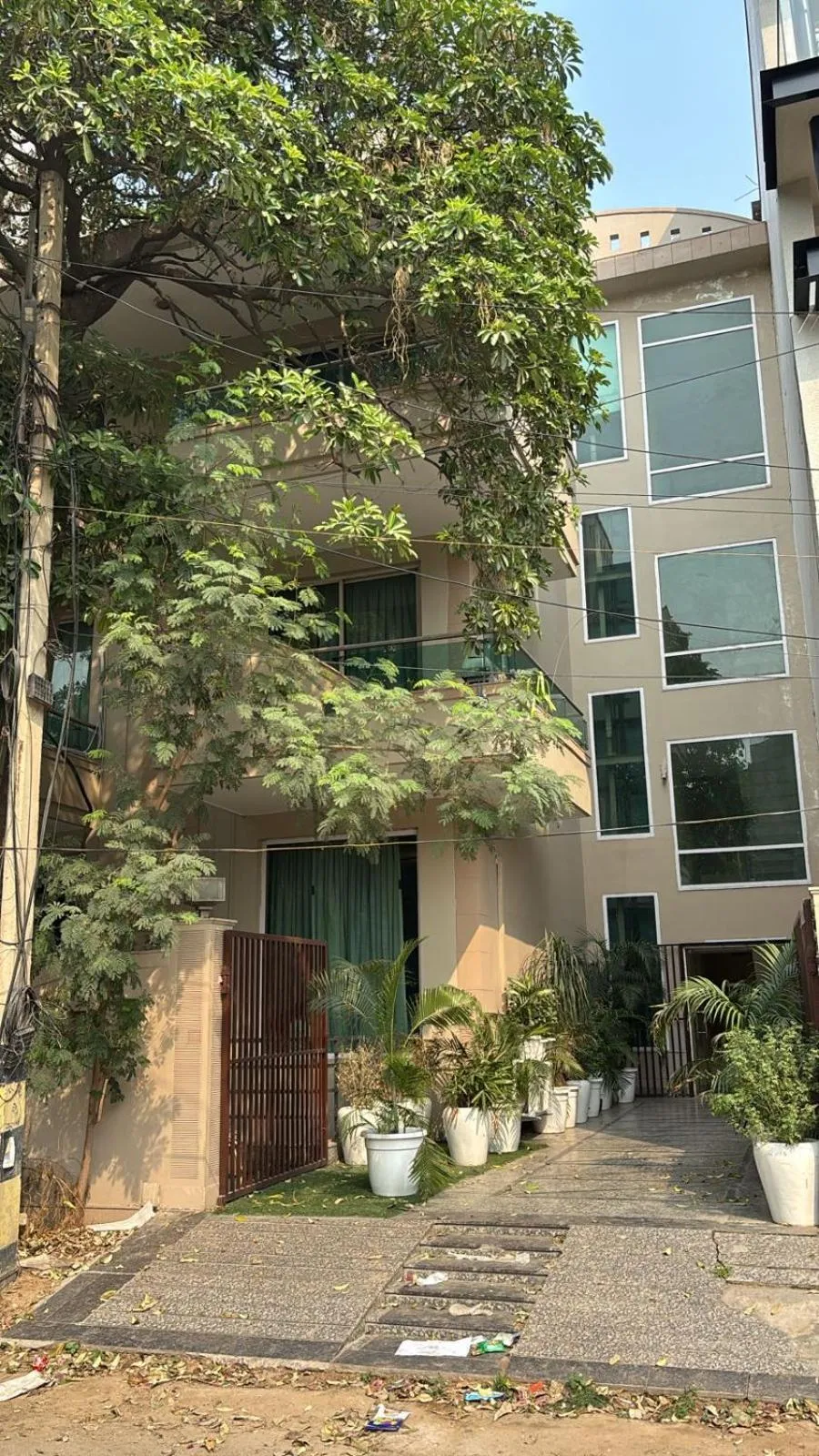 Property building in Posh Suites - Golf Course Road