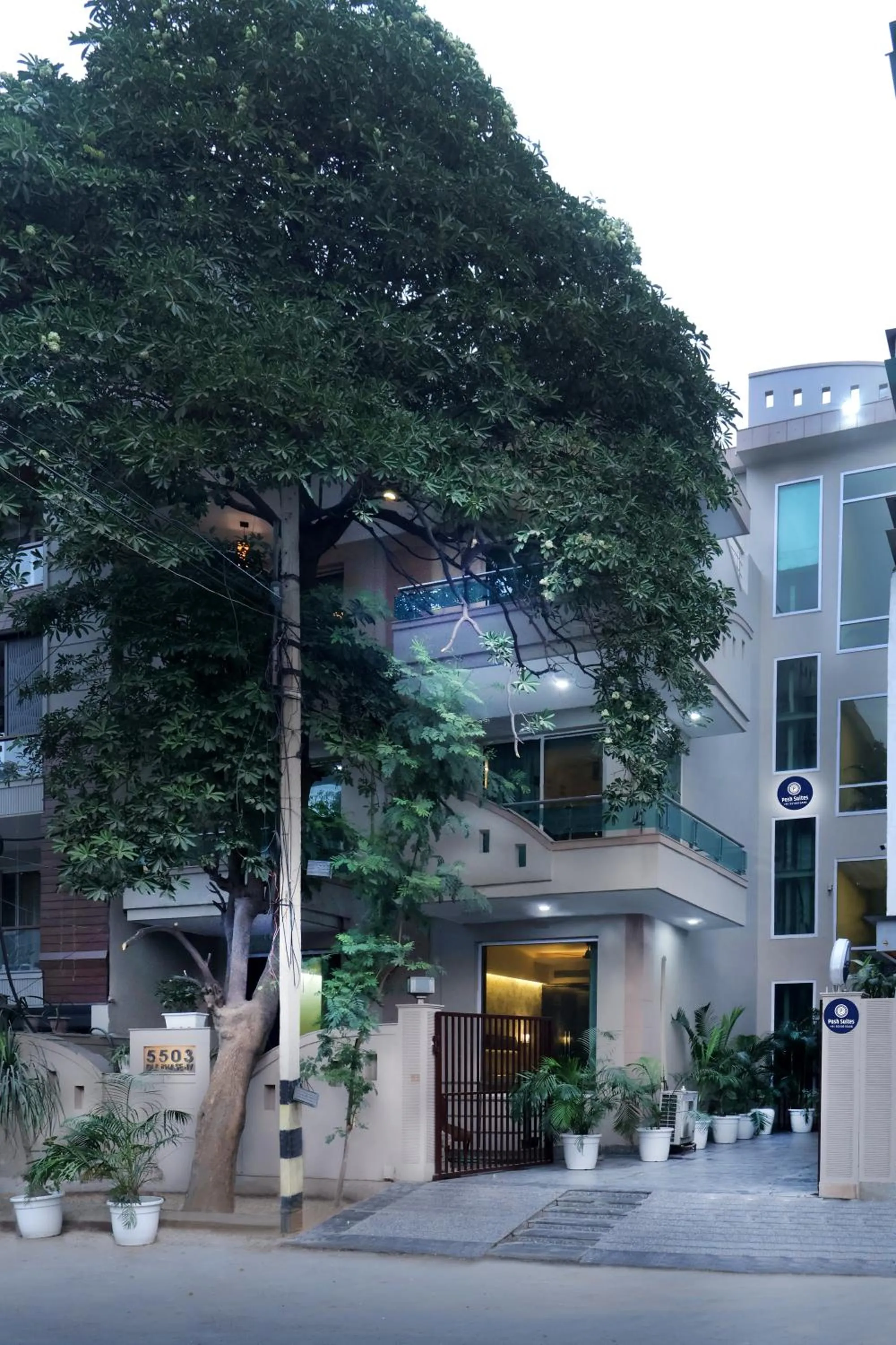 Property building in Posh Suites - Golf Course Road