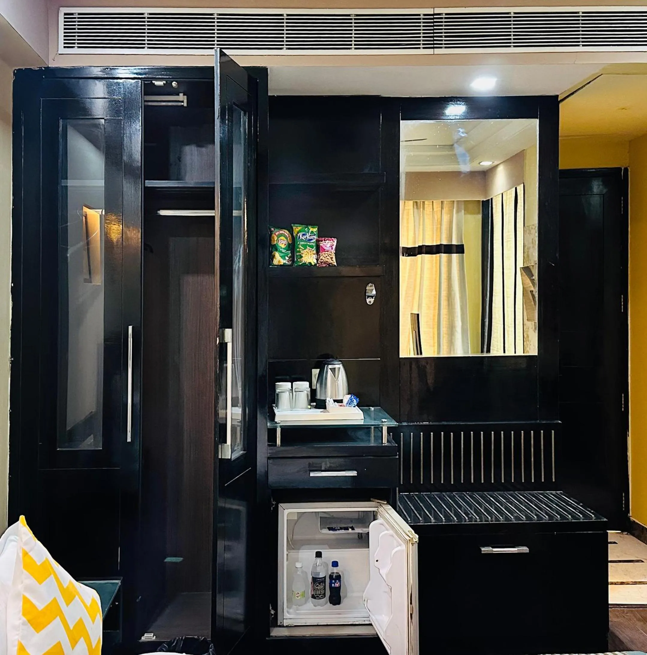 minibar in Posh Suites - Golf Course Road