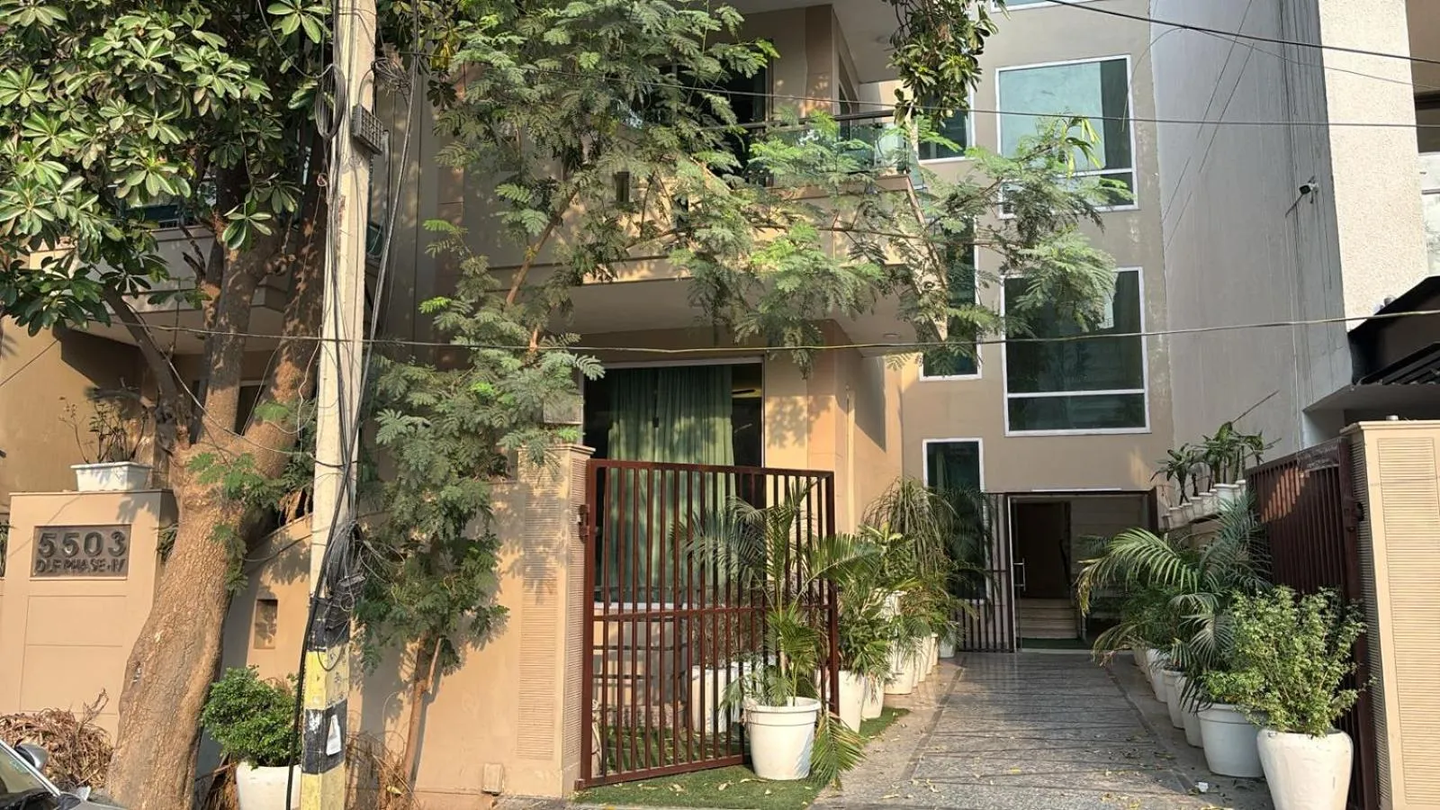 Property building in Posh Suites - Golf Course Road