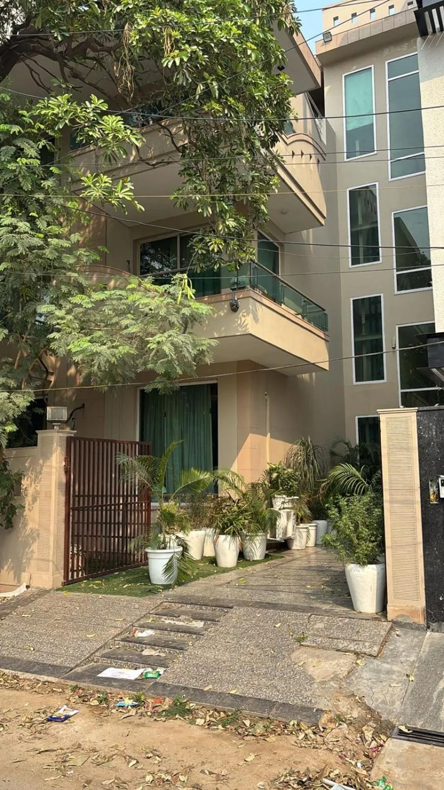 Property building in Posh Suites - Golf Course Road