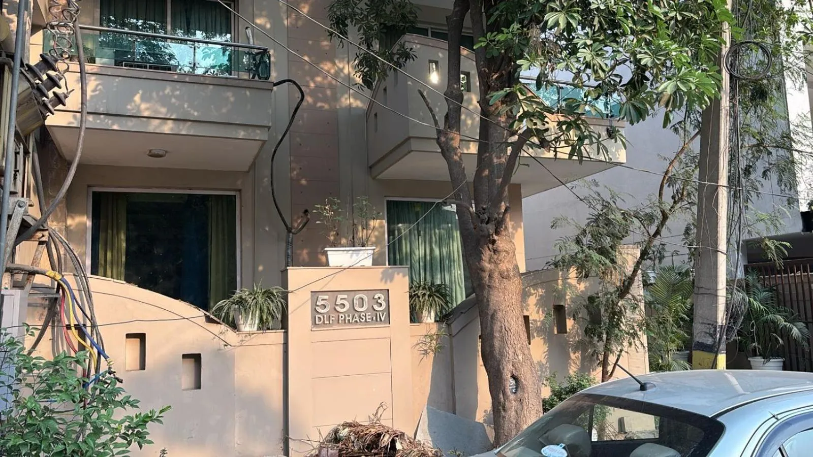 Property building in Posh Suites - Golf Course Road