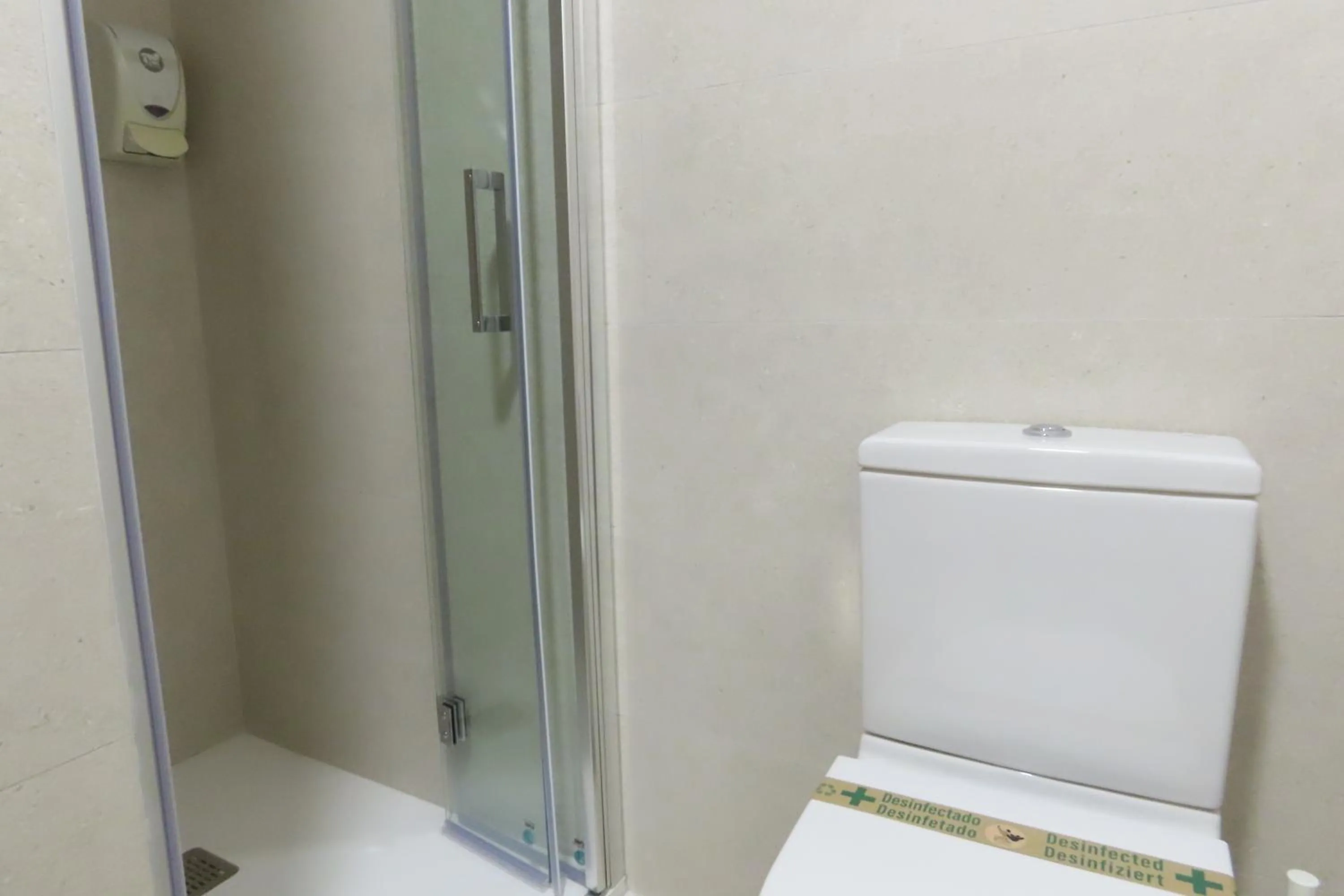 Bathroom in Sete Artes by Como en Casa